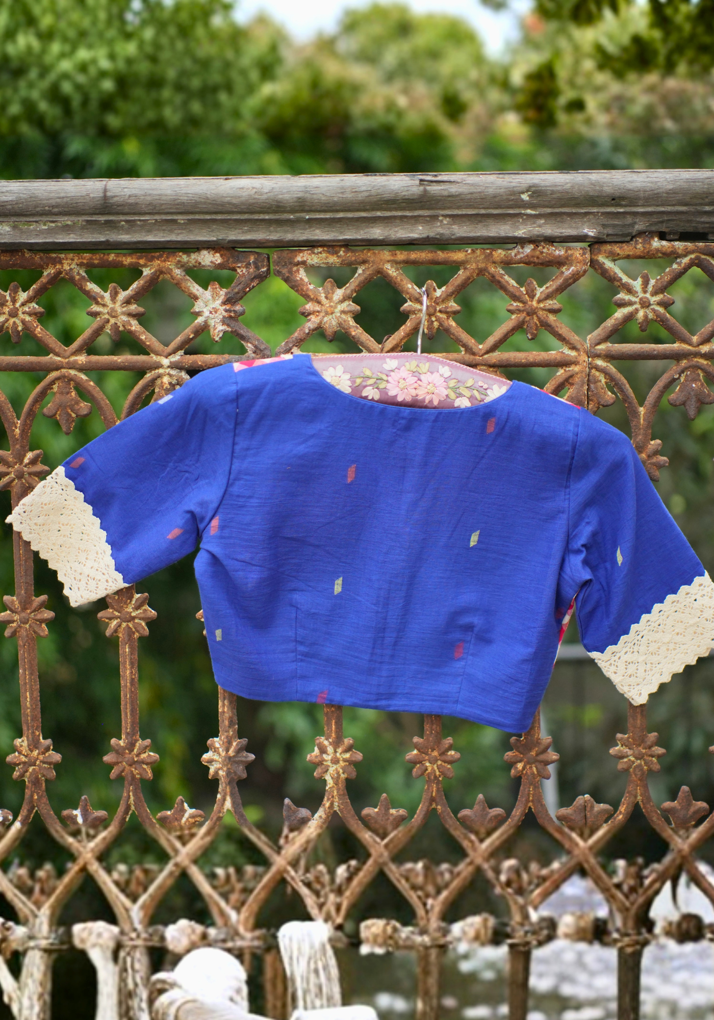 NEEL KOMOL LAAL KOMOL BLOUSE