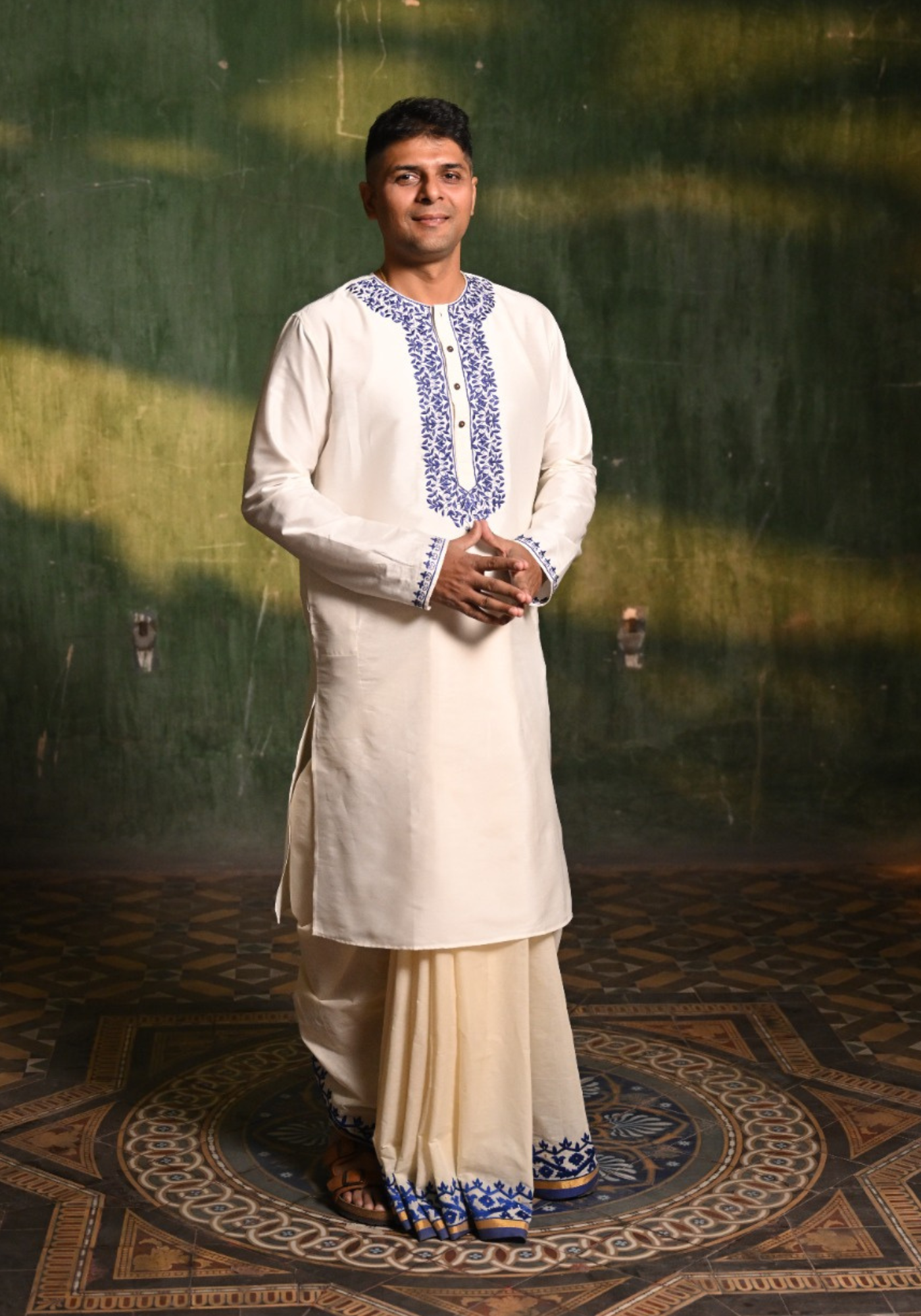 BASHOR APARAJITA DHUTI