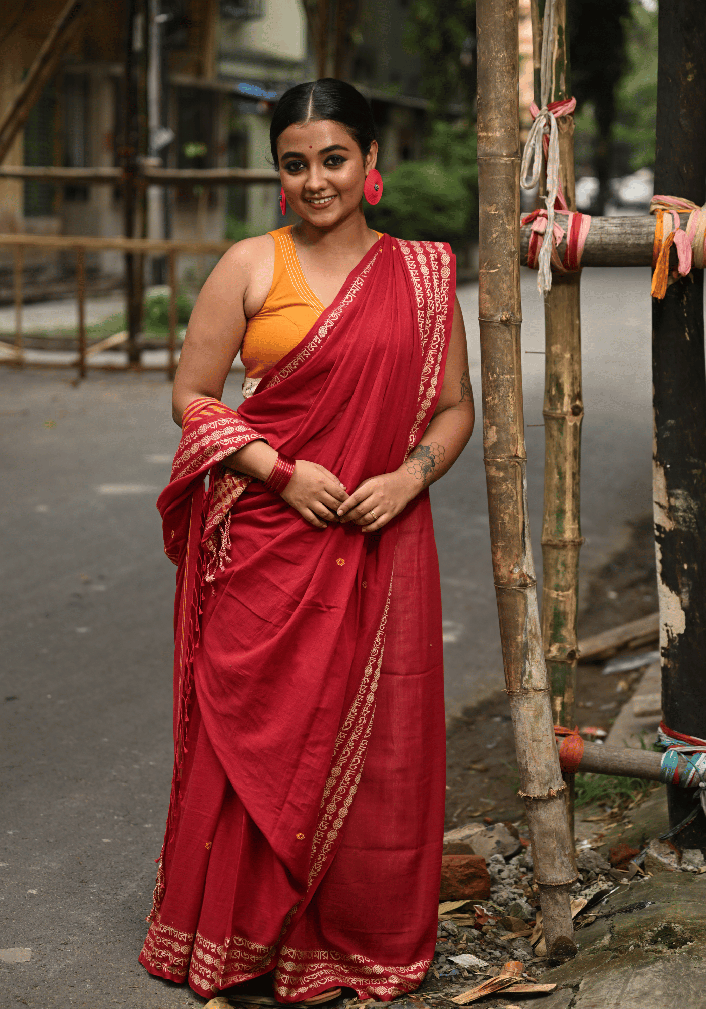 BAJLO TOMAR AALOR BENU SAREE (SHANTIPURI)