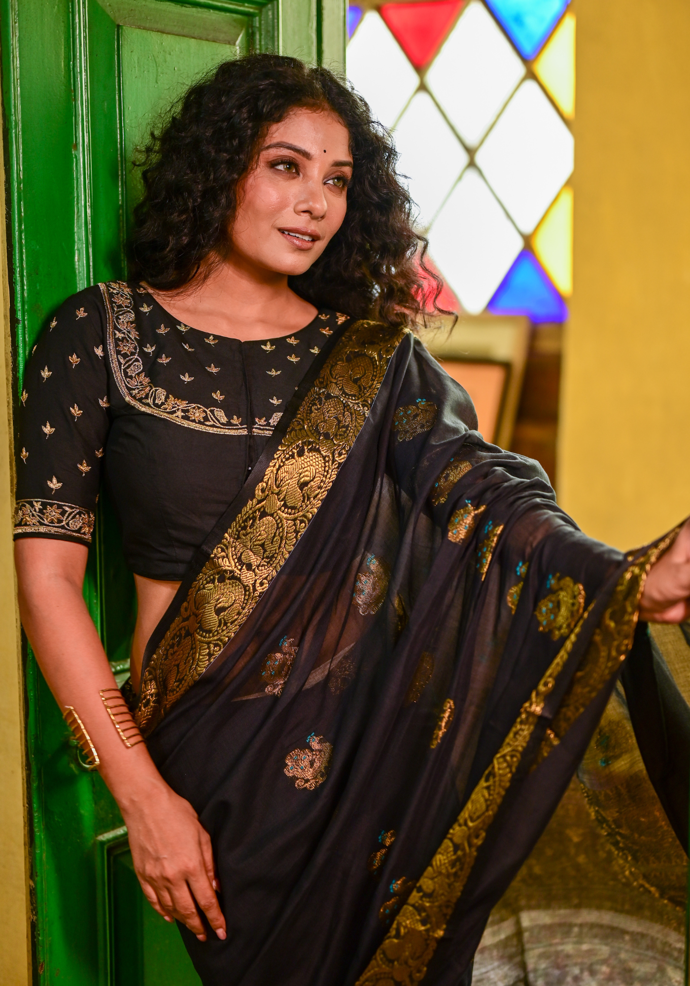 BLACK ANAROSH PHOOL BLOUSE