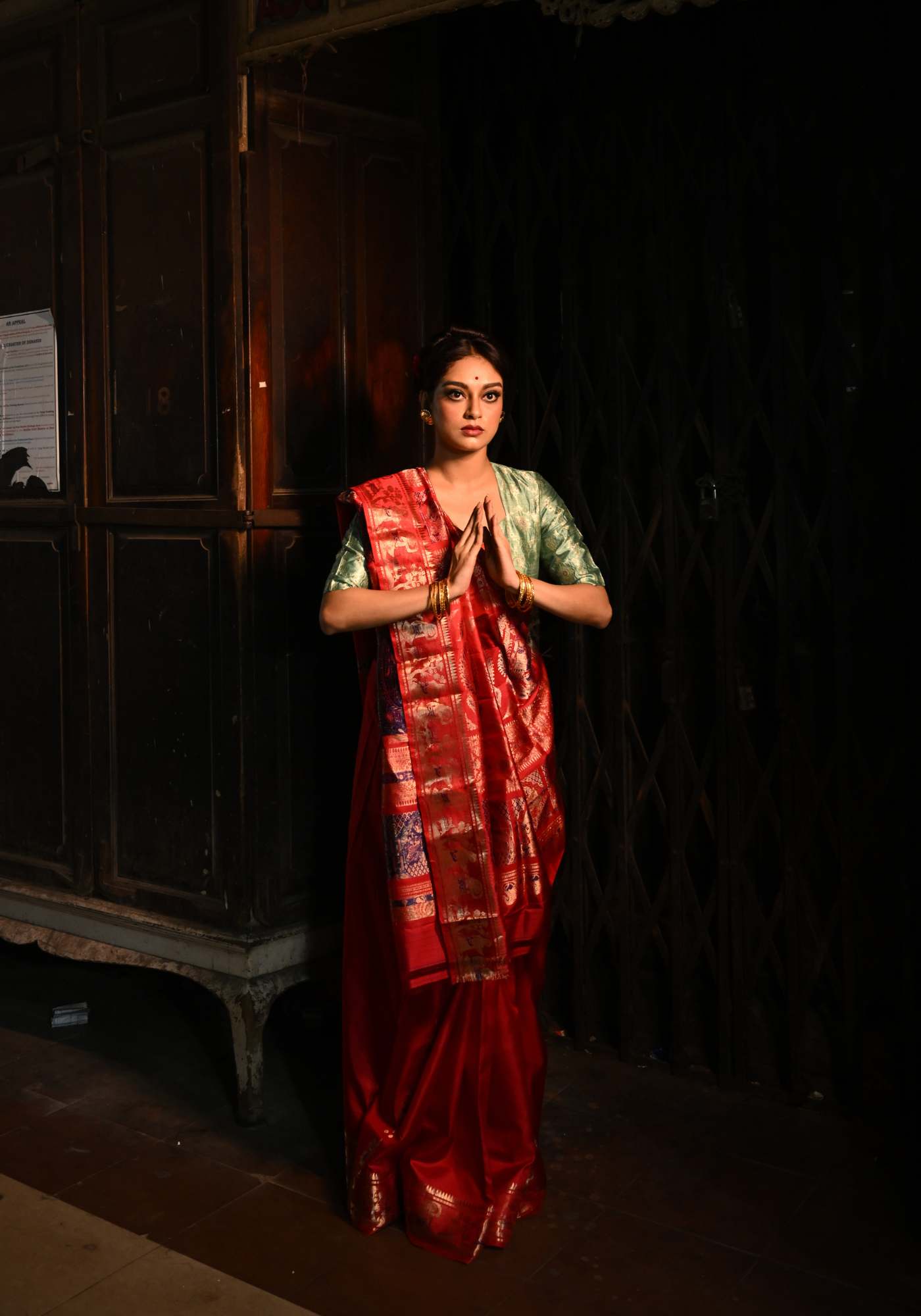 LAAL TUKTUKEY SWARNACHARI SAREE