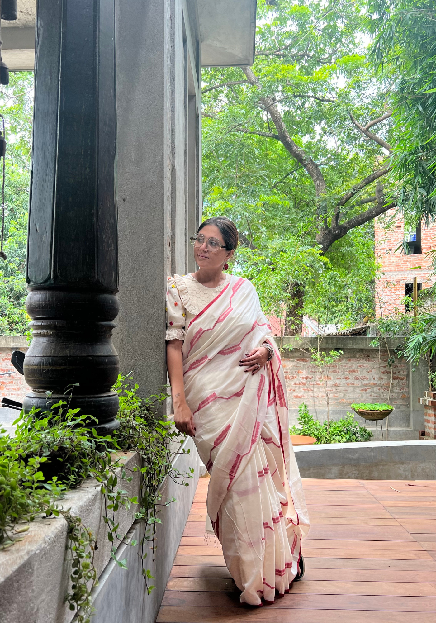 LAAL SNIRI (SAREE)