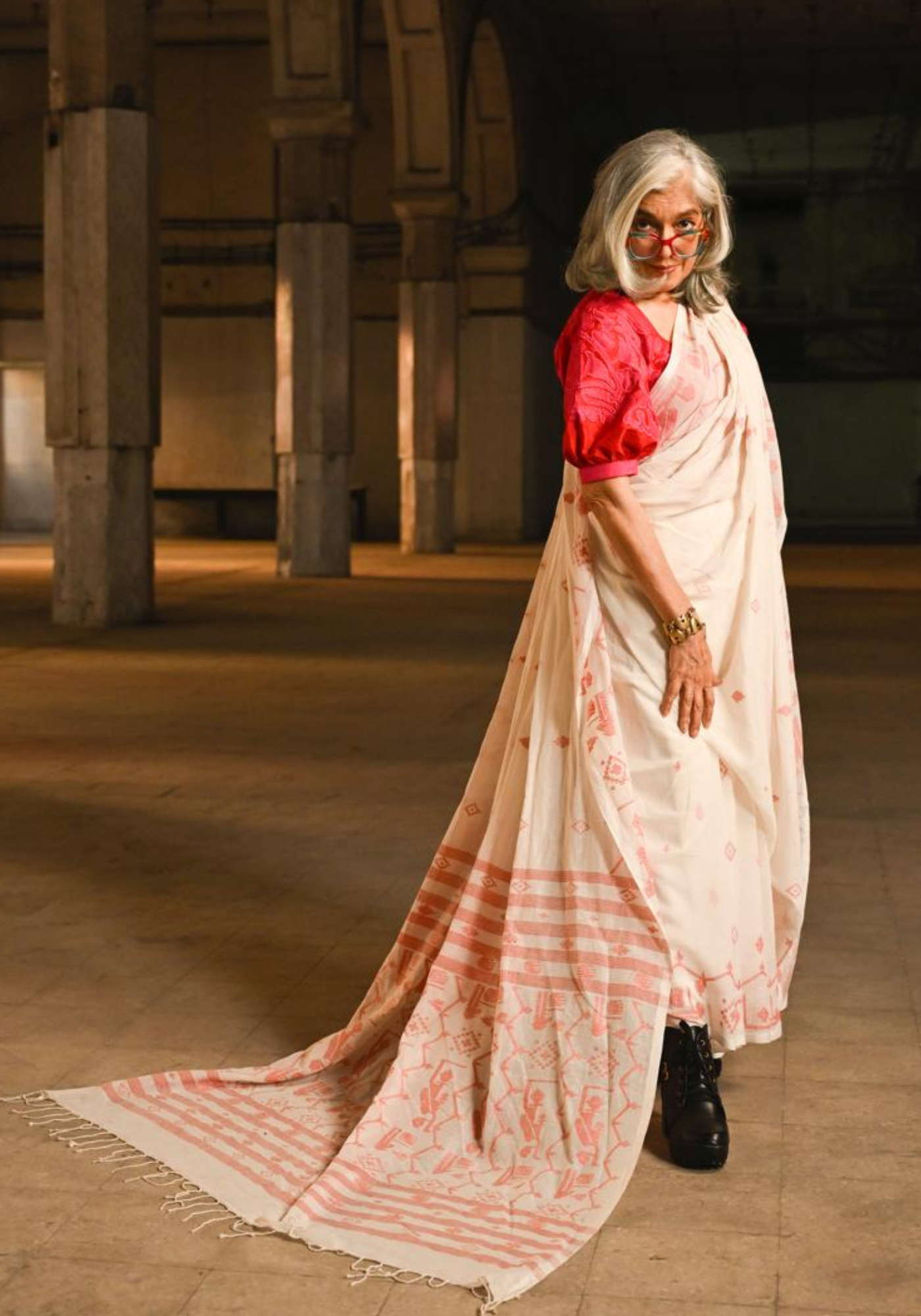 MAYA SHADA LAAL JAMDANI SAREE