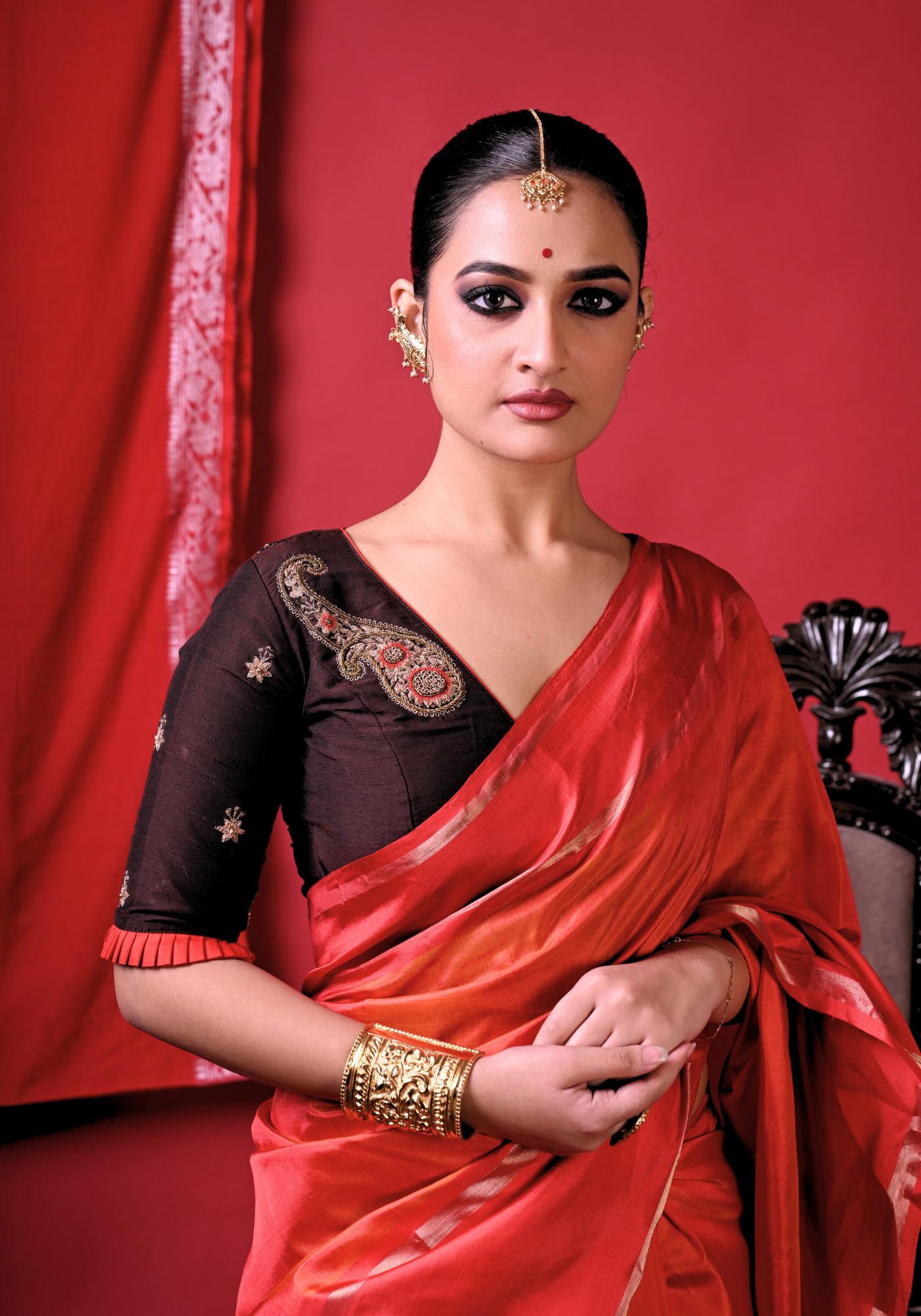 AMRO KUSHUM BROOCH BROWN BLOUSE