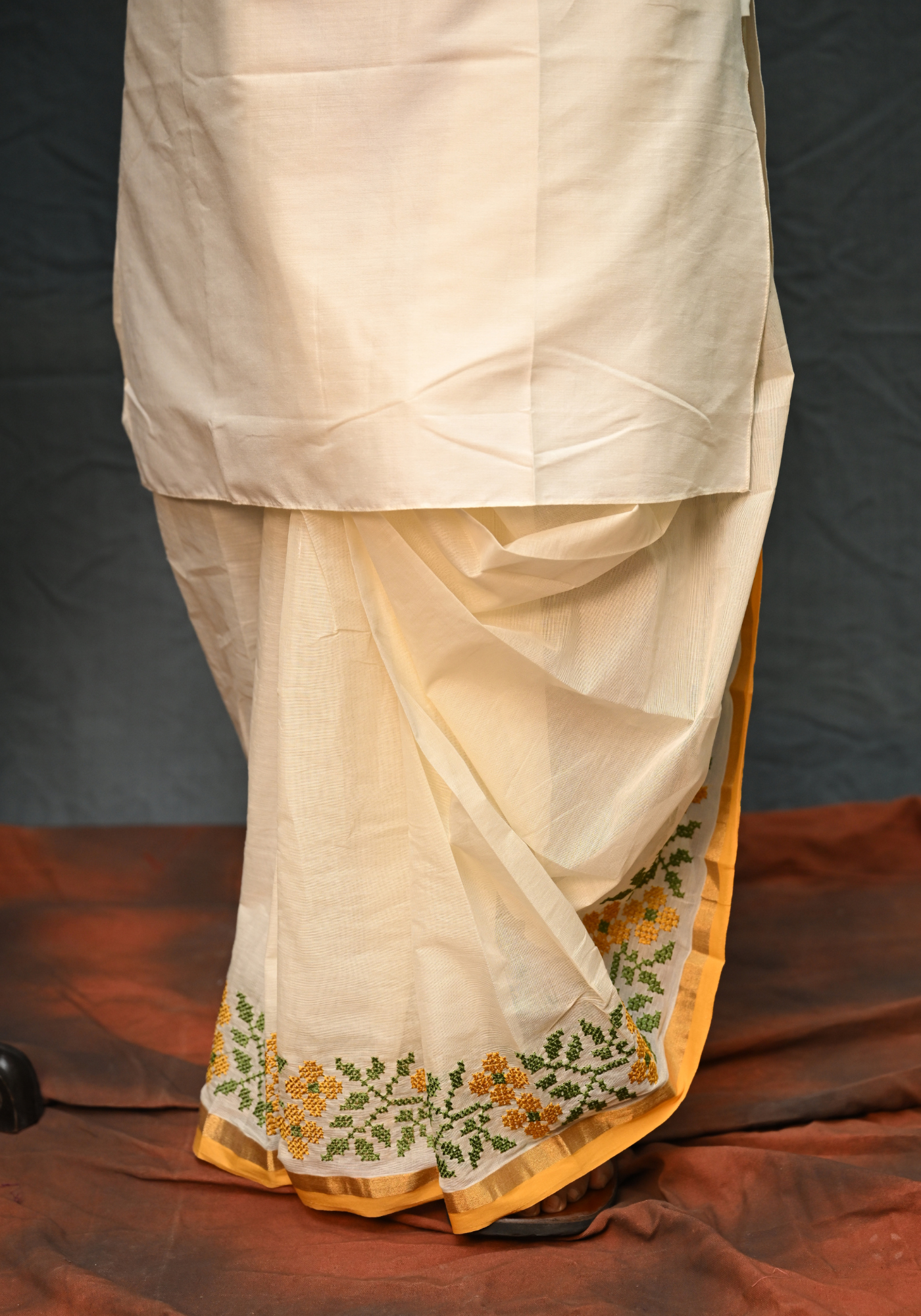 RADHACHURA DHUTI