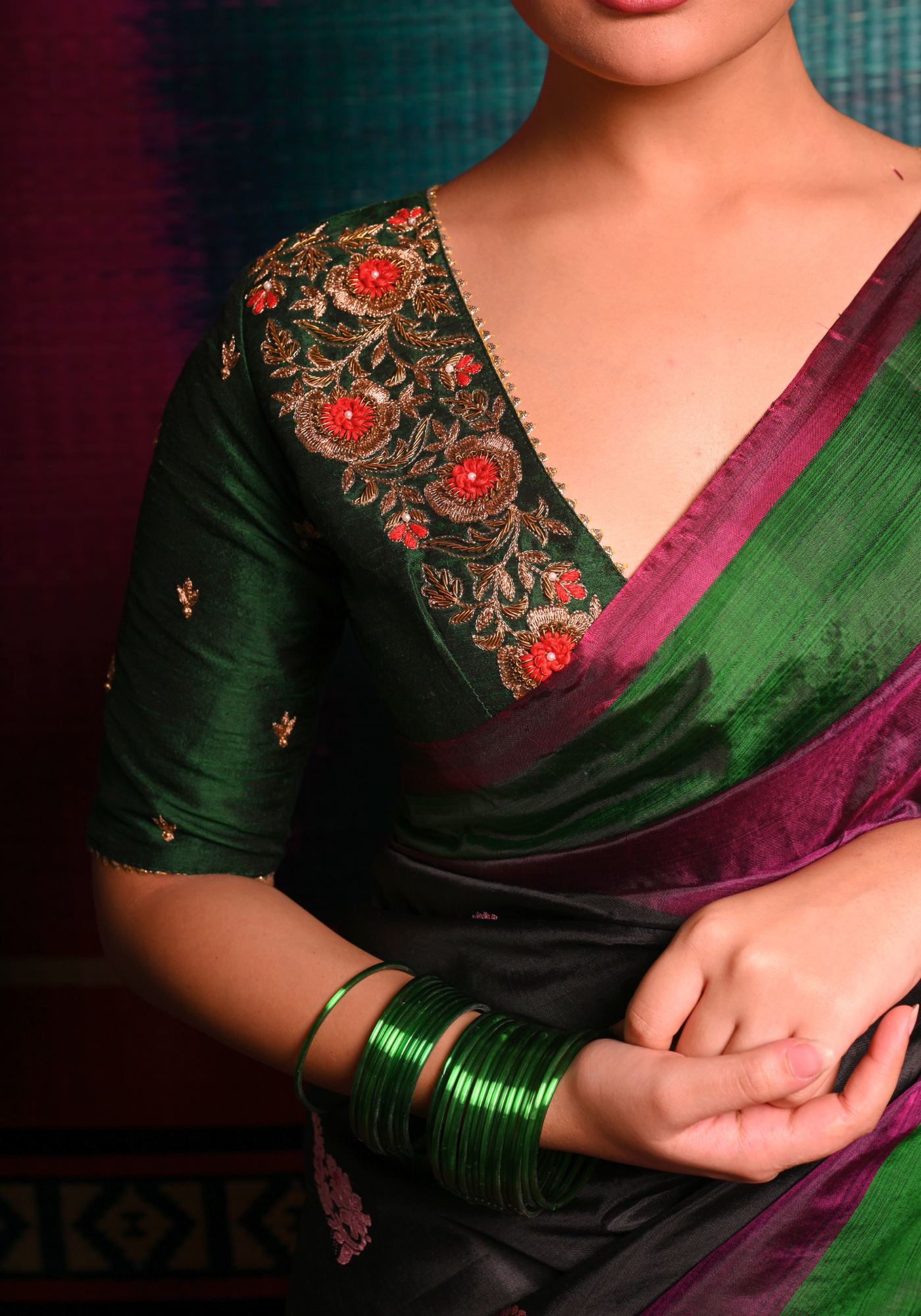 EMERALD AMRO KUSUM BROOCH BLOUSE