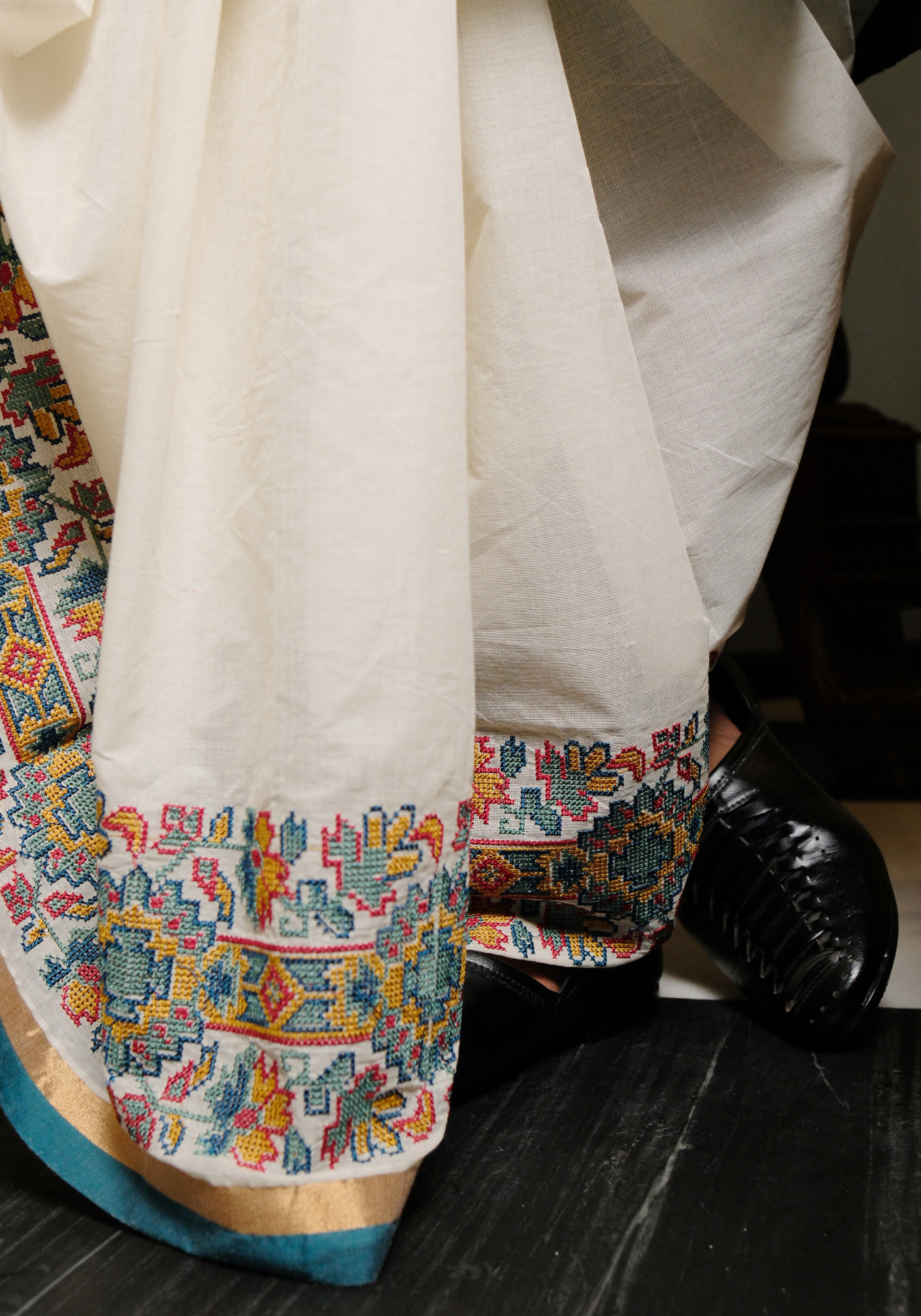 CARPET WEAVE KERALA COTTON DHUTI