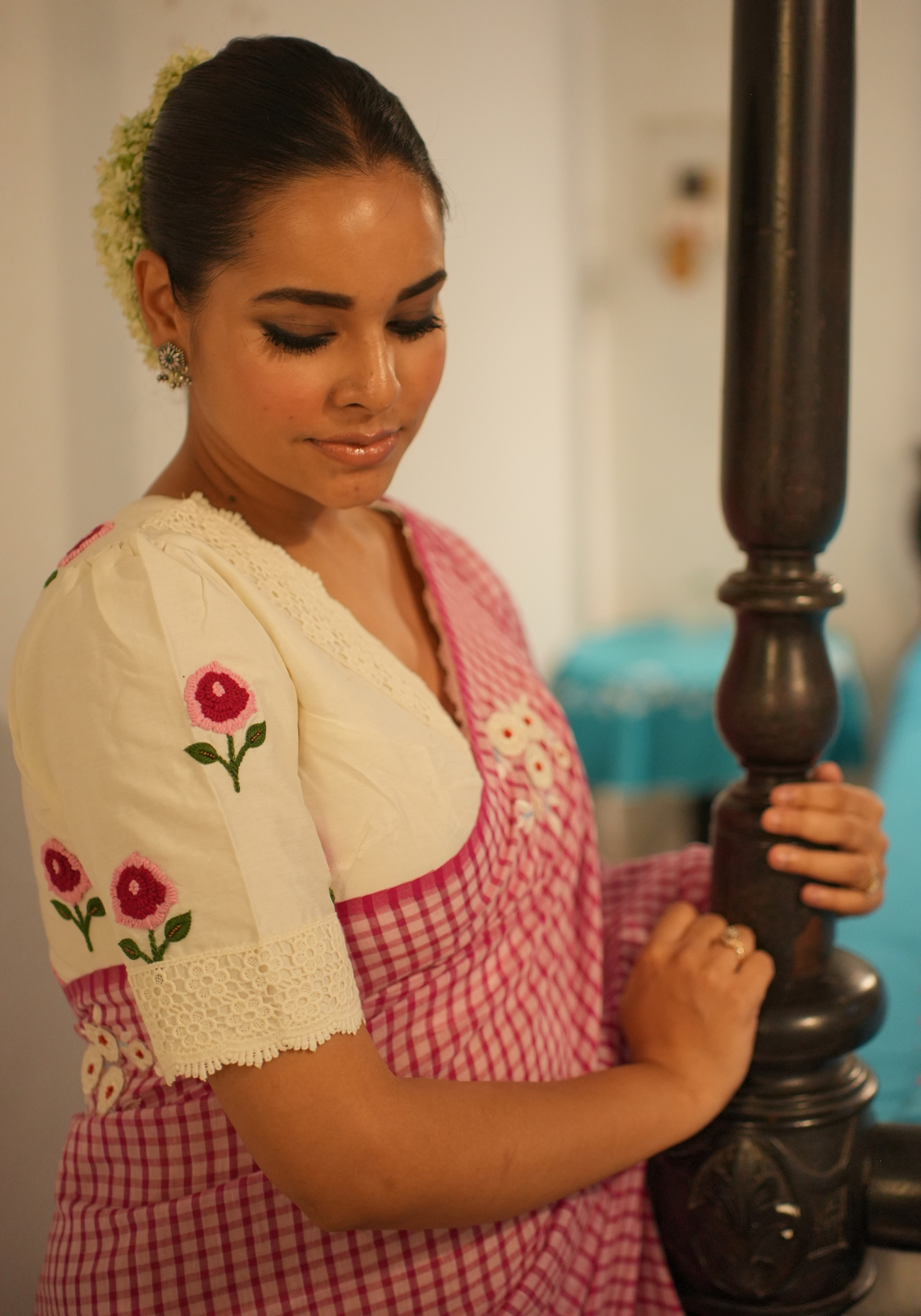 WHITE GULABARI BLOUSE
