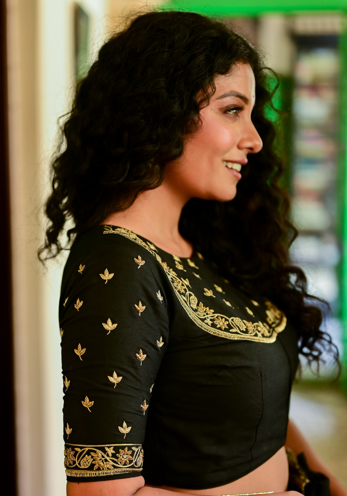 BLACK ANAROSH PHOOL BLOUSE