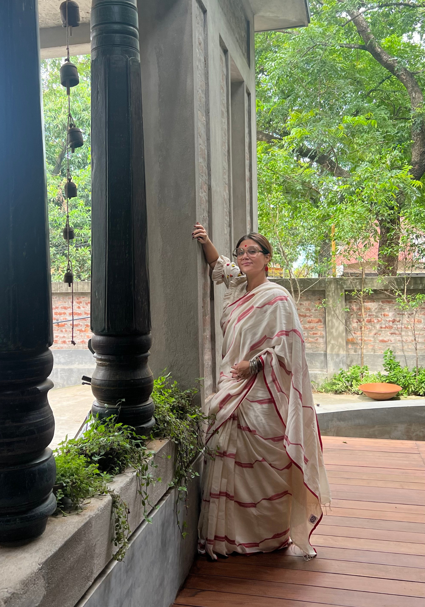 LAAL SNIRI (SAREE)