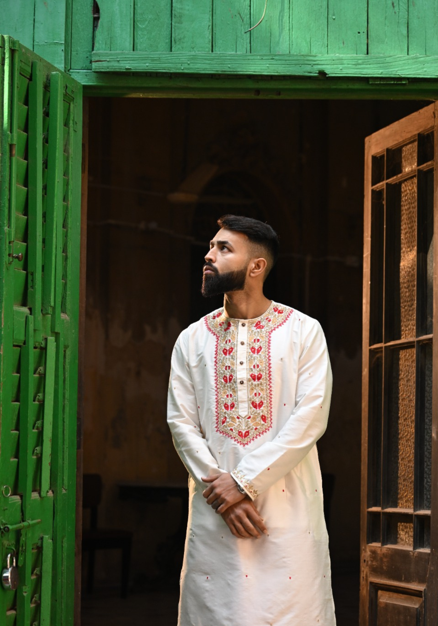 TOPOR MUKUT SHADA KURTA