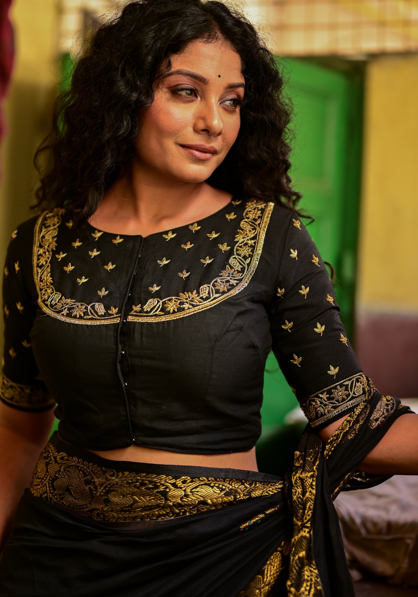 BLACK ANAROSH PHOOL BLOUSE