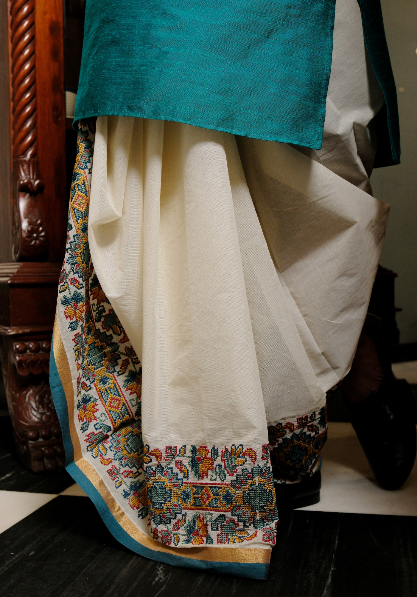 CARPET WEAVE KERALA COTTON DHUTI