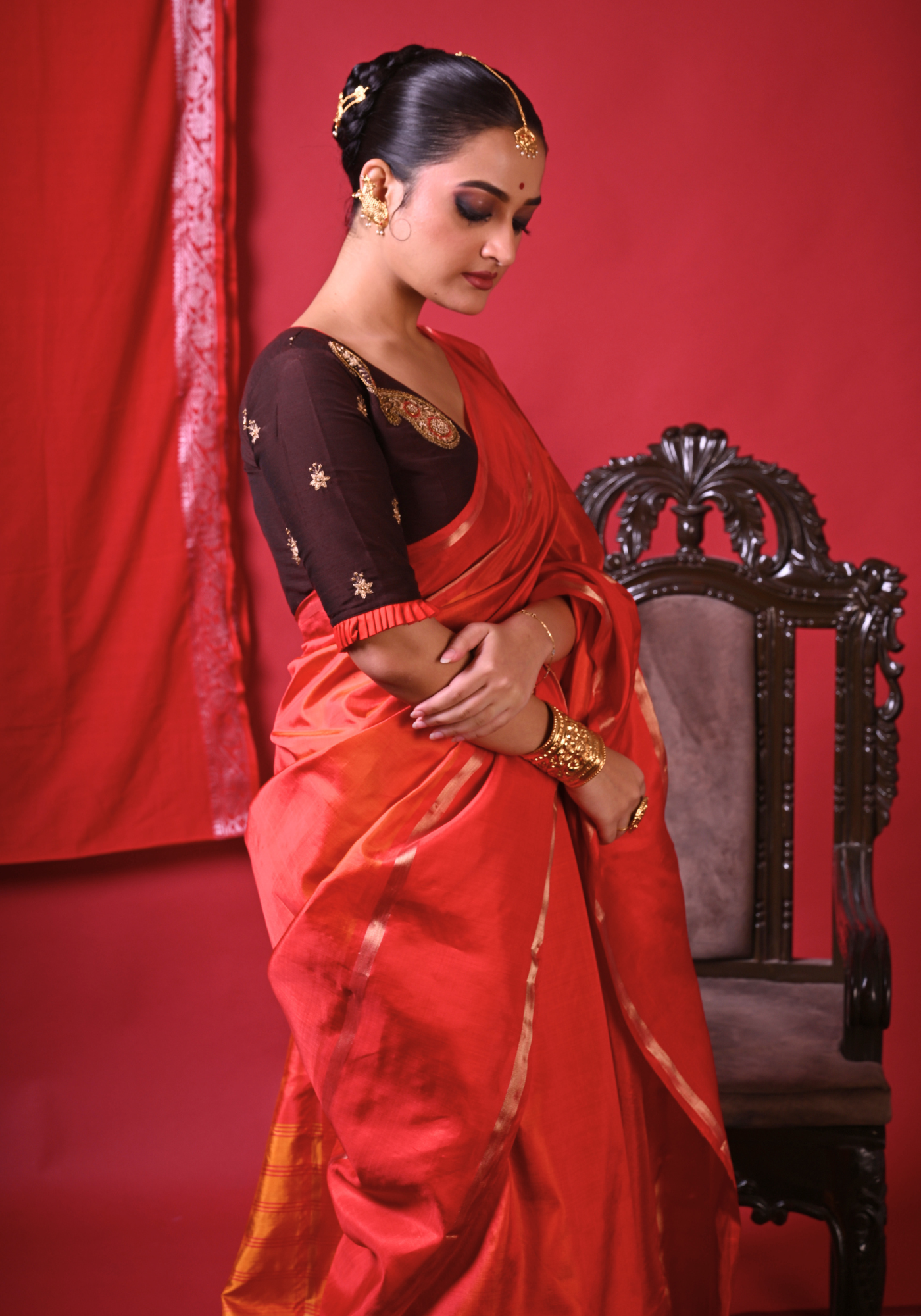 AMRO KUSHUM BROOCH BROWN BLOUSE