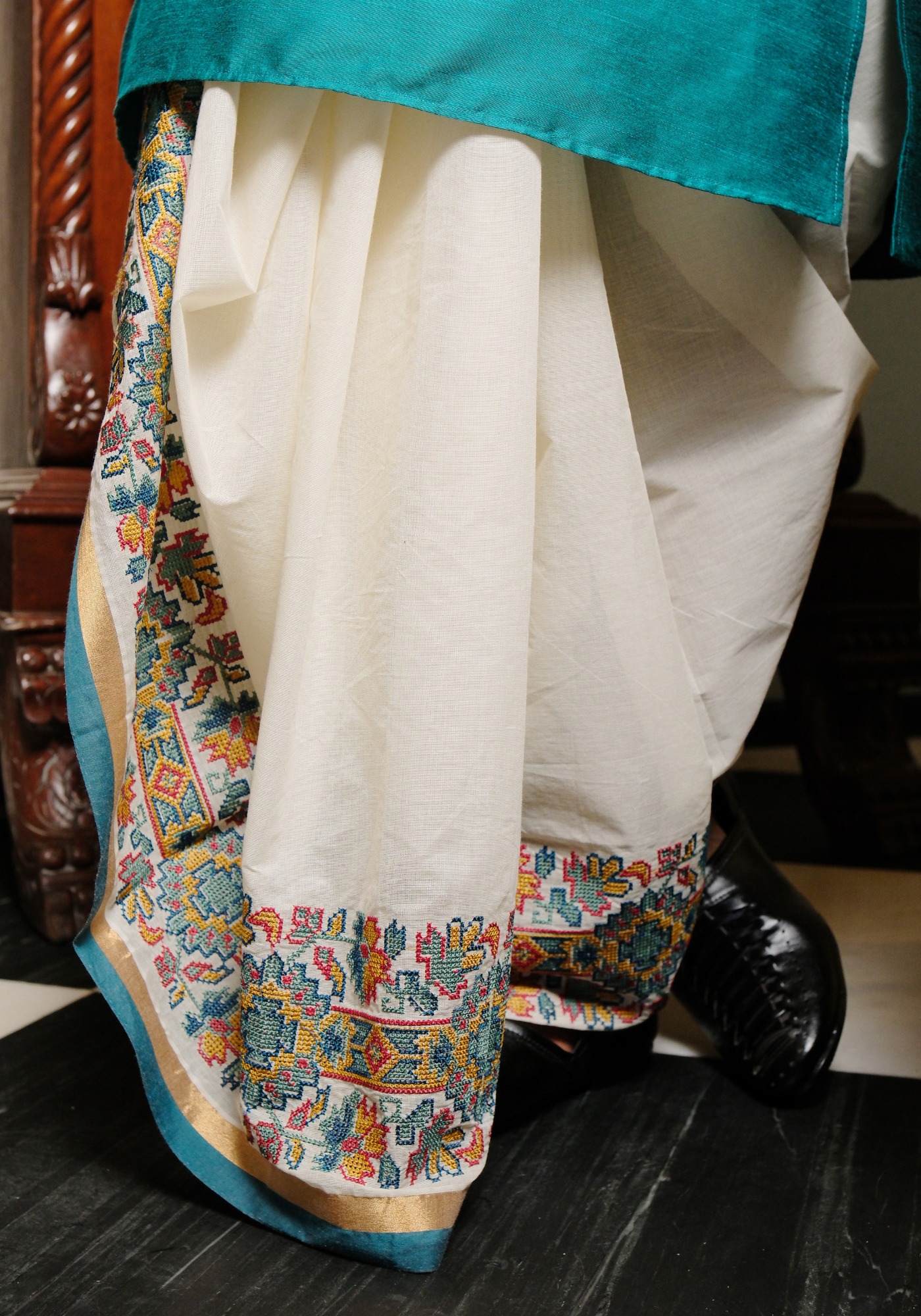 CARPET WEAVE KERALA COTTON DHUTI
