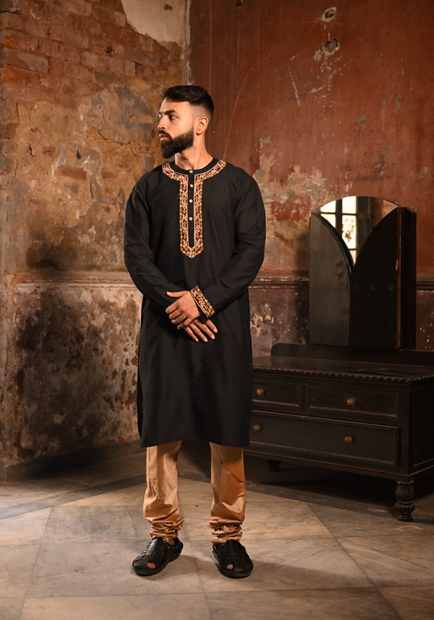 SHANAI JAMDANI PAISLEY BLACK KURTA
