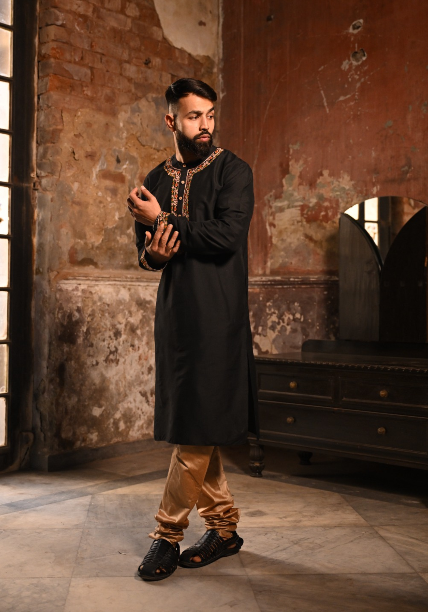 SHANAI JAMDANI PAISLEY BLACK KURTA