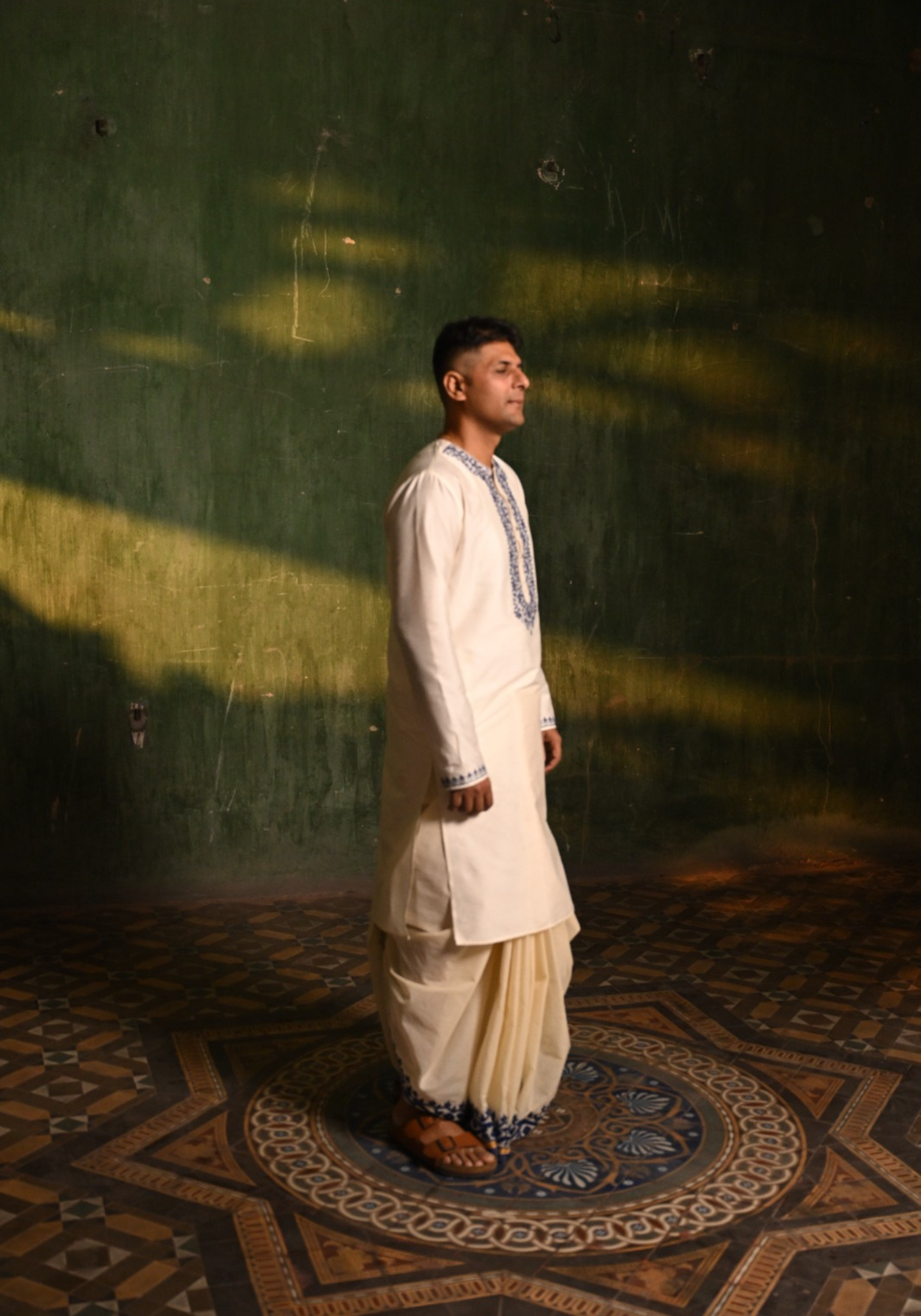 BASHOR APARAJITA DHUTI