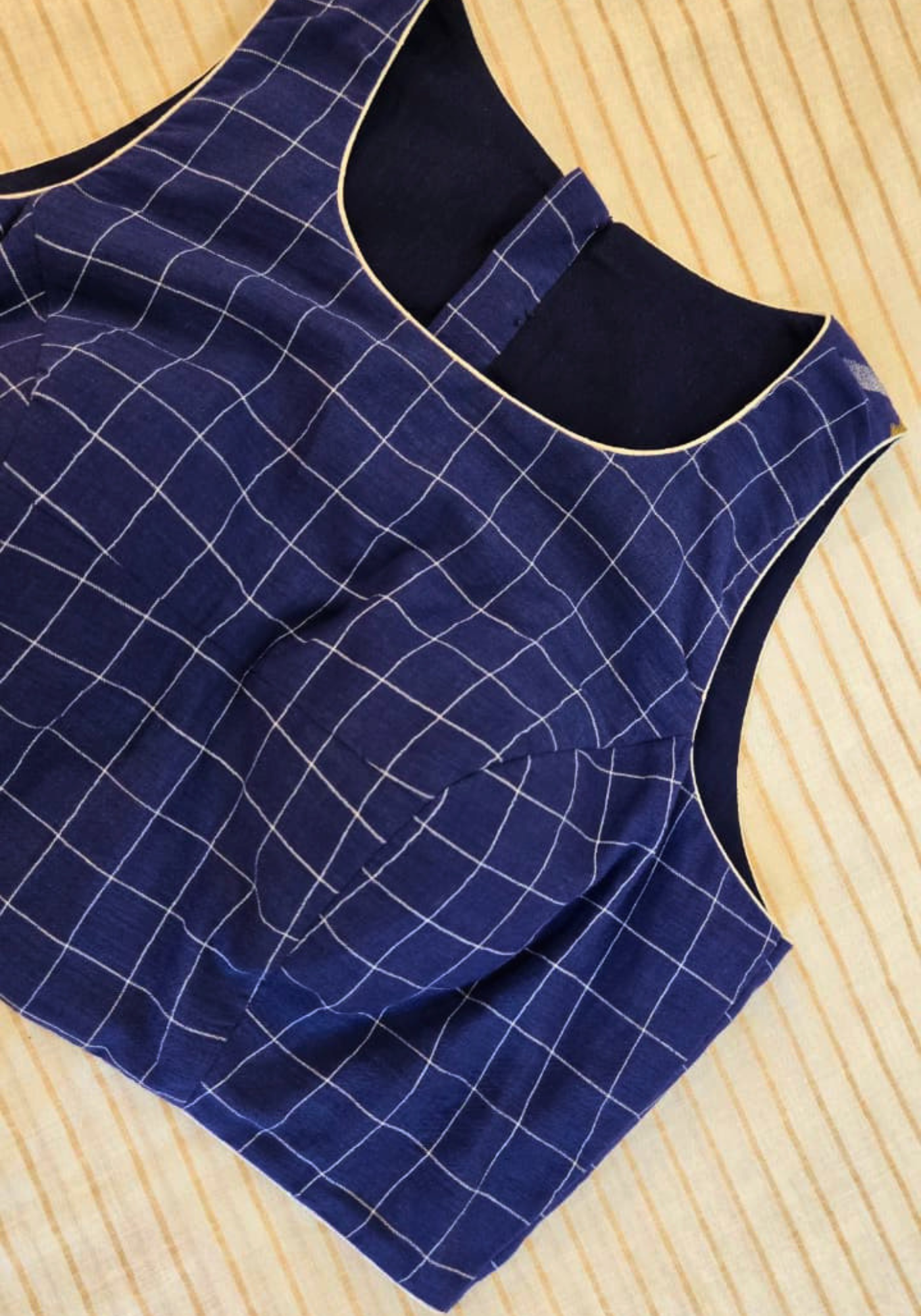 PUJOR SHOKAL NEEL CHECK SLEEVELESS BLOUSE