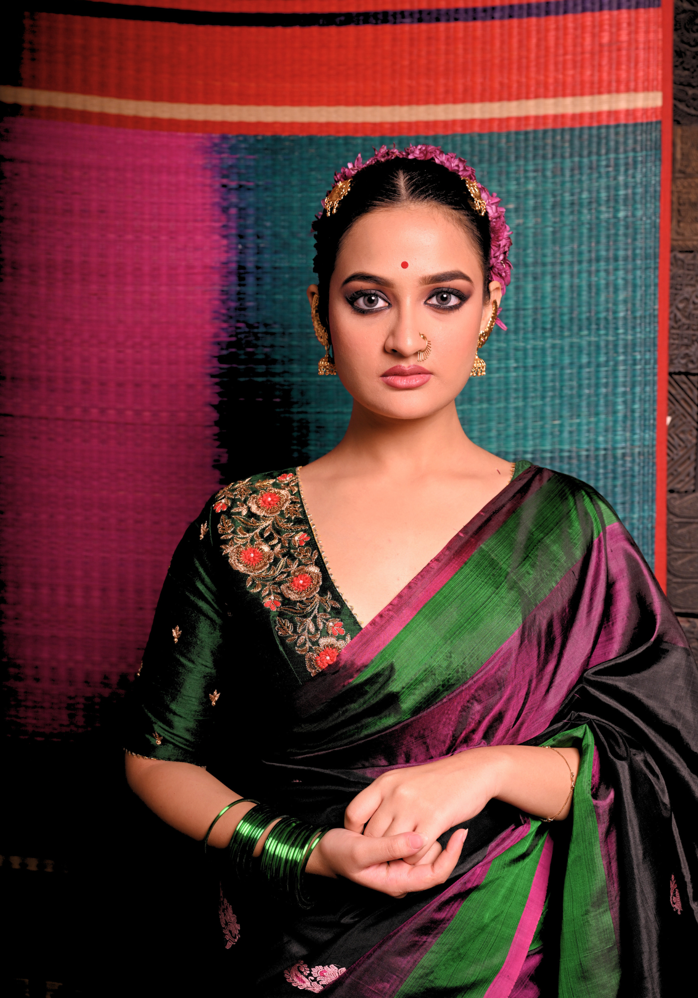 EMERALD AMRO KUSUM BROOCH BLOUSE