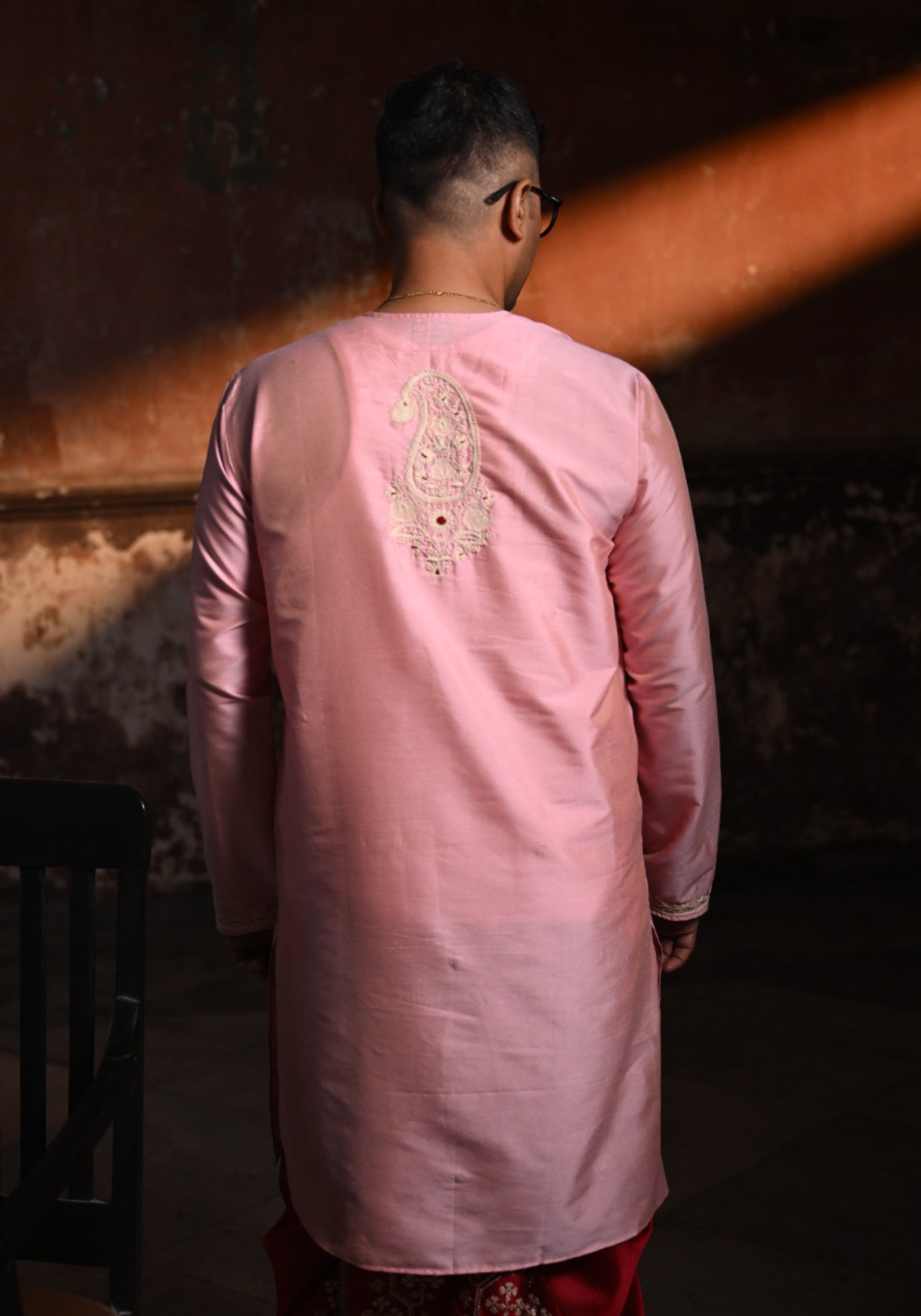 DUDHEY AALTA PAISLEY KURTA
