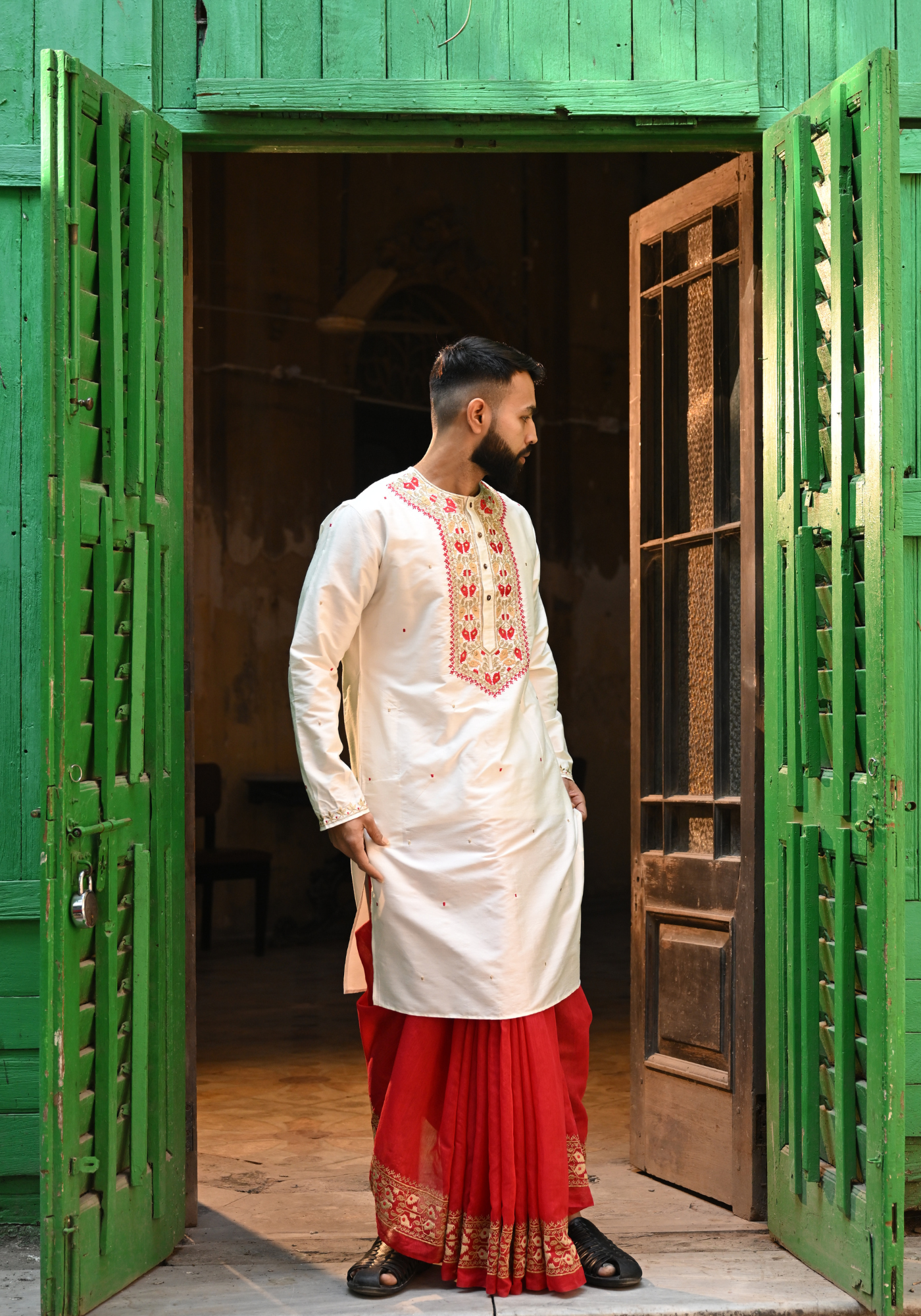 TOPOR MUKUT SHADA KURTA