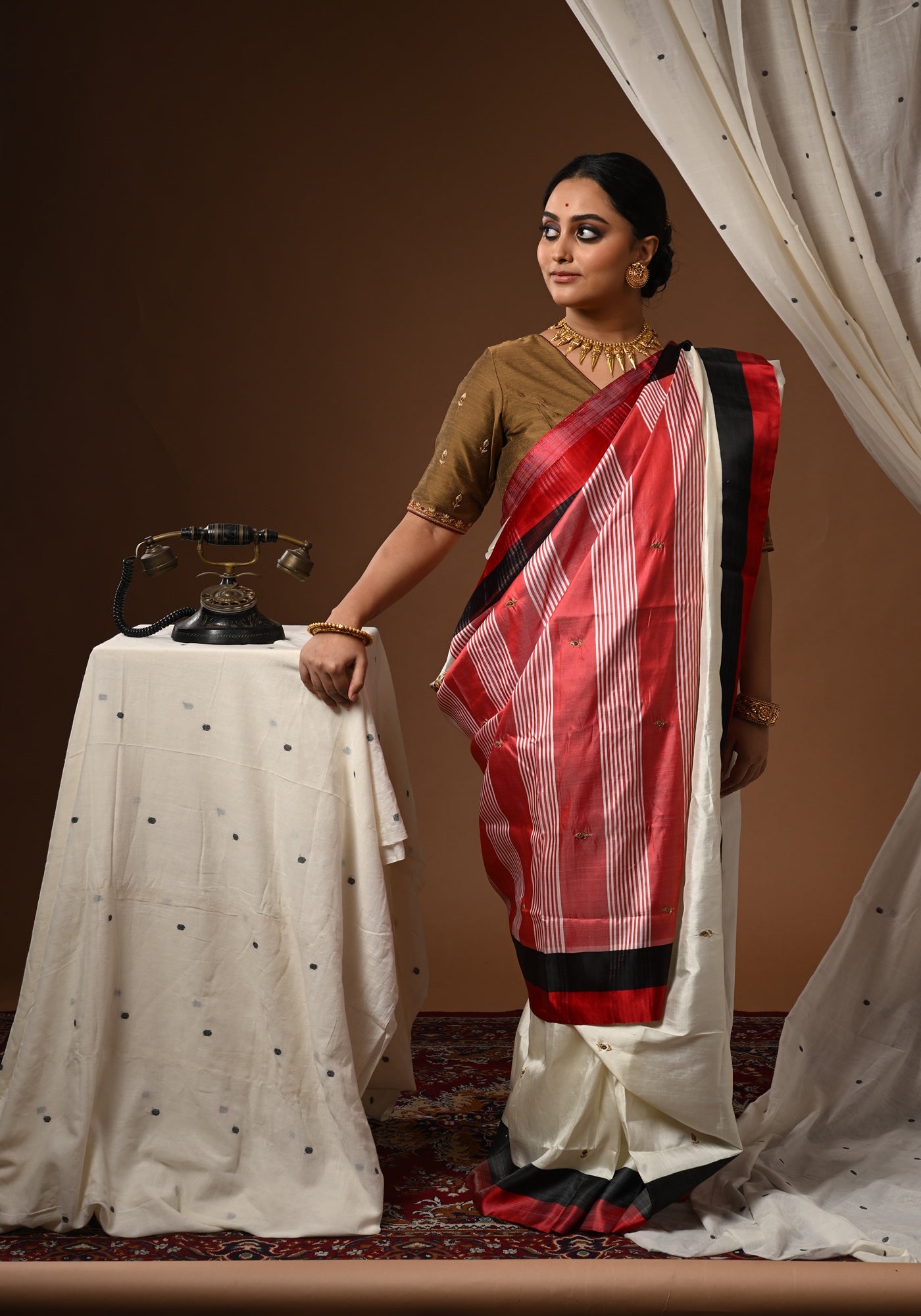 BIG DOUBLE PAISLEY LAAL KALO PAAR GOROD SAREE