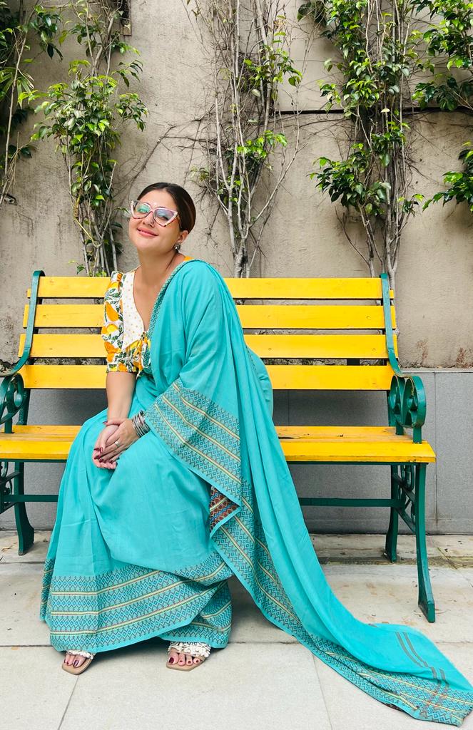 KNITTED BORDER DHUTI SAREE