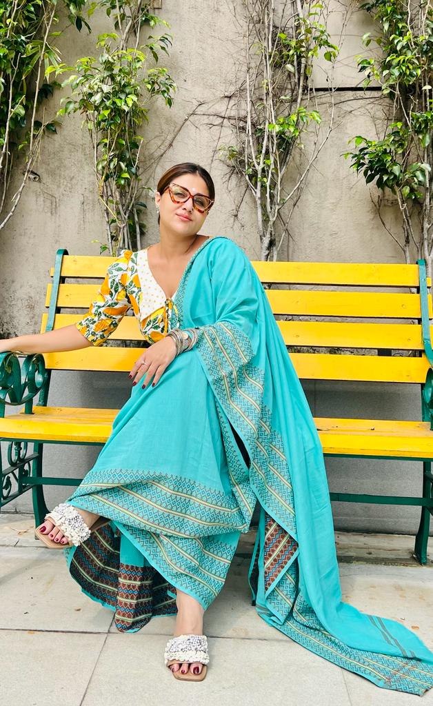 KNITTED BORDER DHUTI SAREE