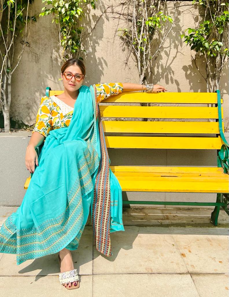 KNITTED BORDER DHUTI SAREE