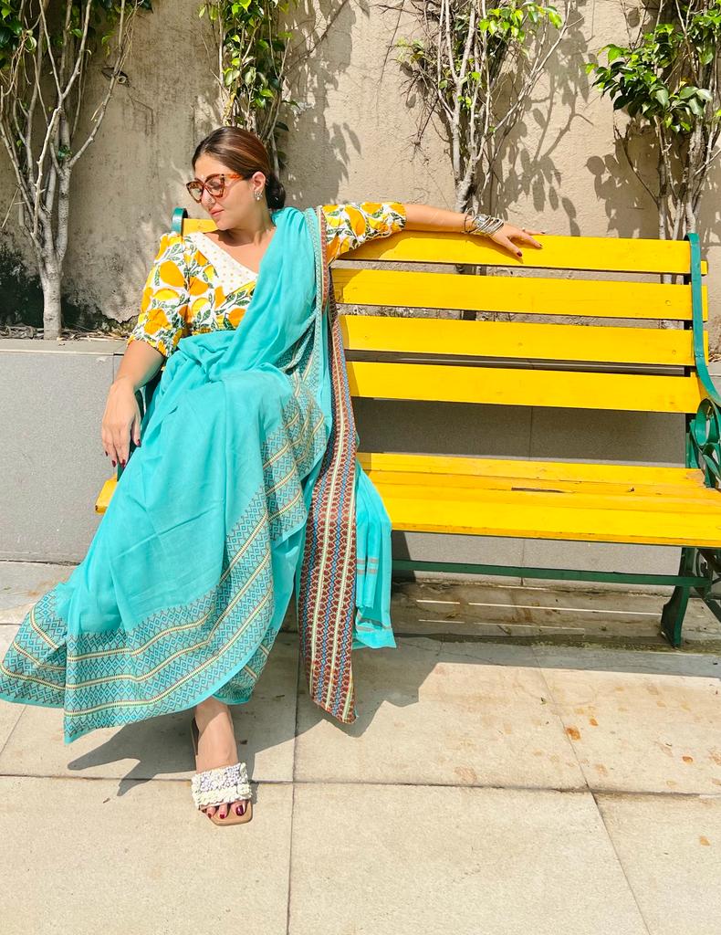 KNITTED BORDER DHUTI SAREE