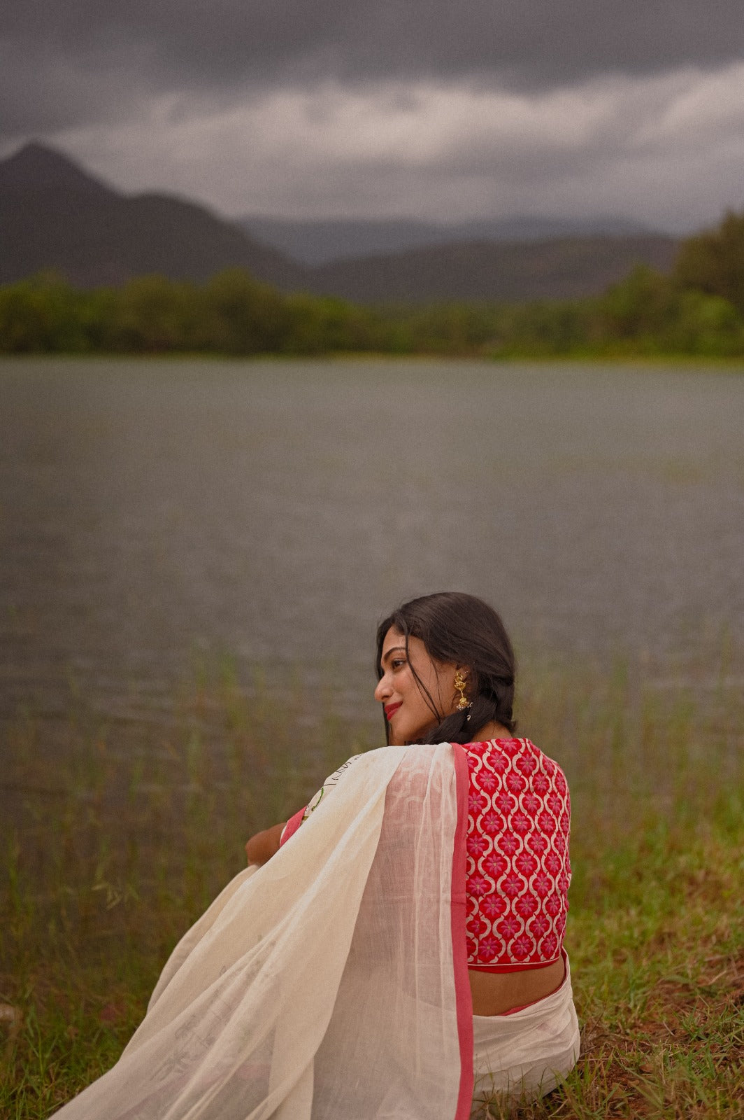 RED TILE PATTERN BLOUSE