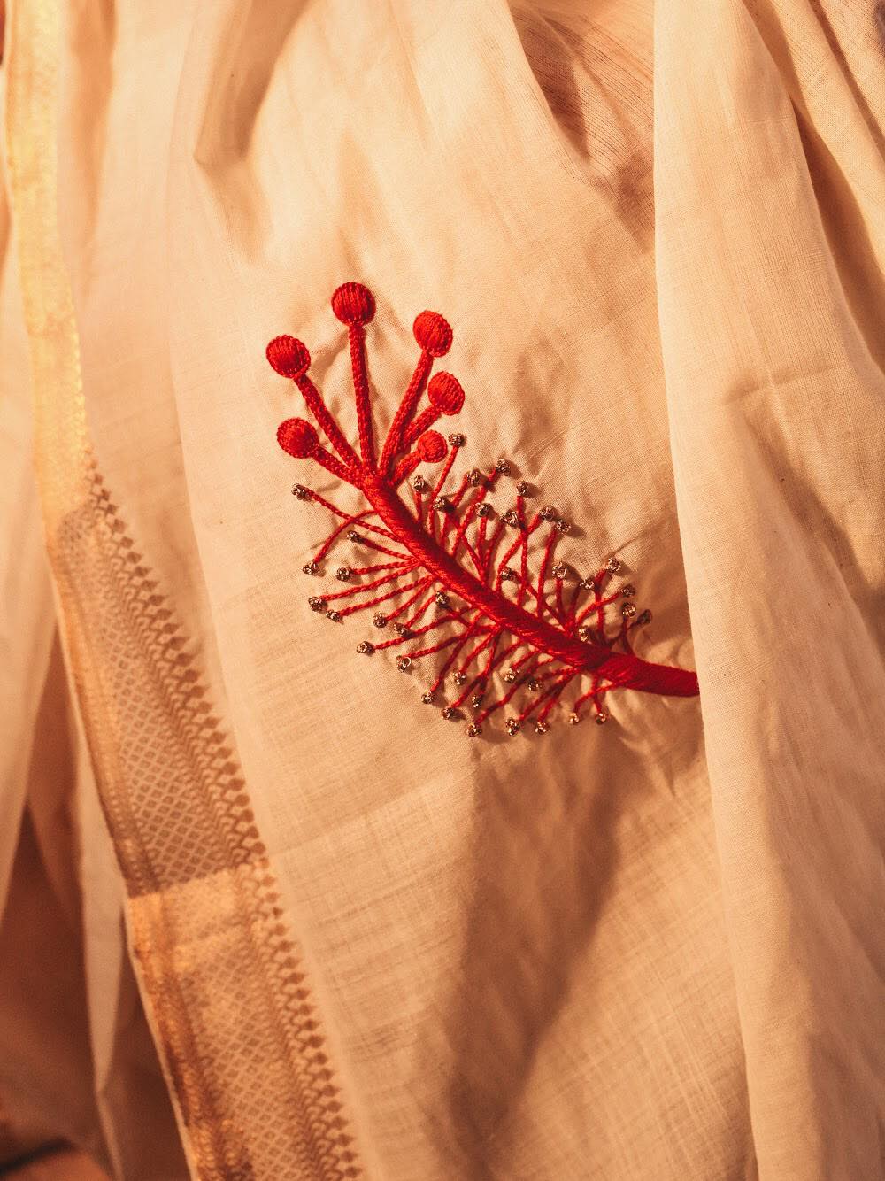 WHITE COTTON MANGALGIRI HIBISCUS (SAREE)