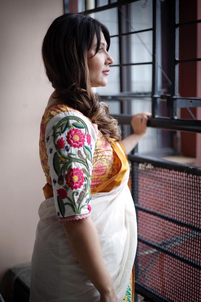 LOTUS & BEES (BLOUSE)