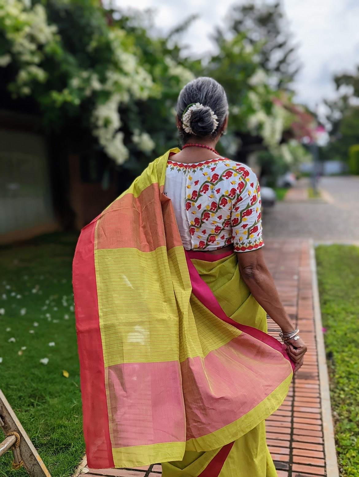 KORAT TECHRI (BLOUSE)