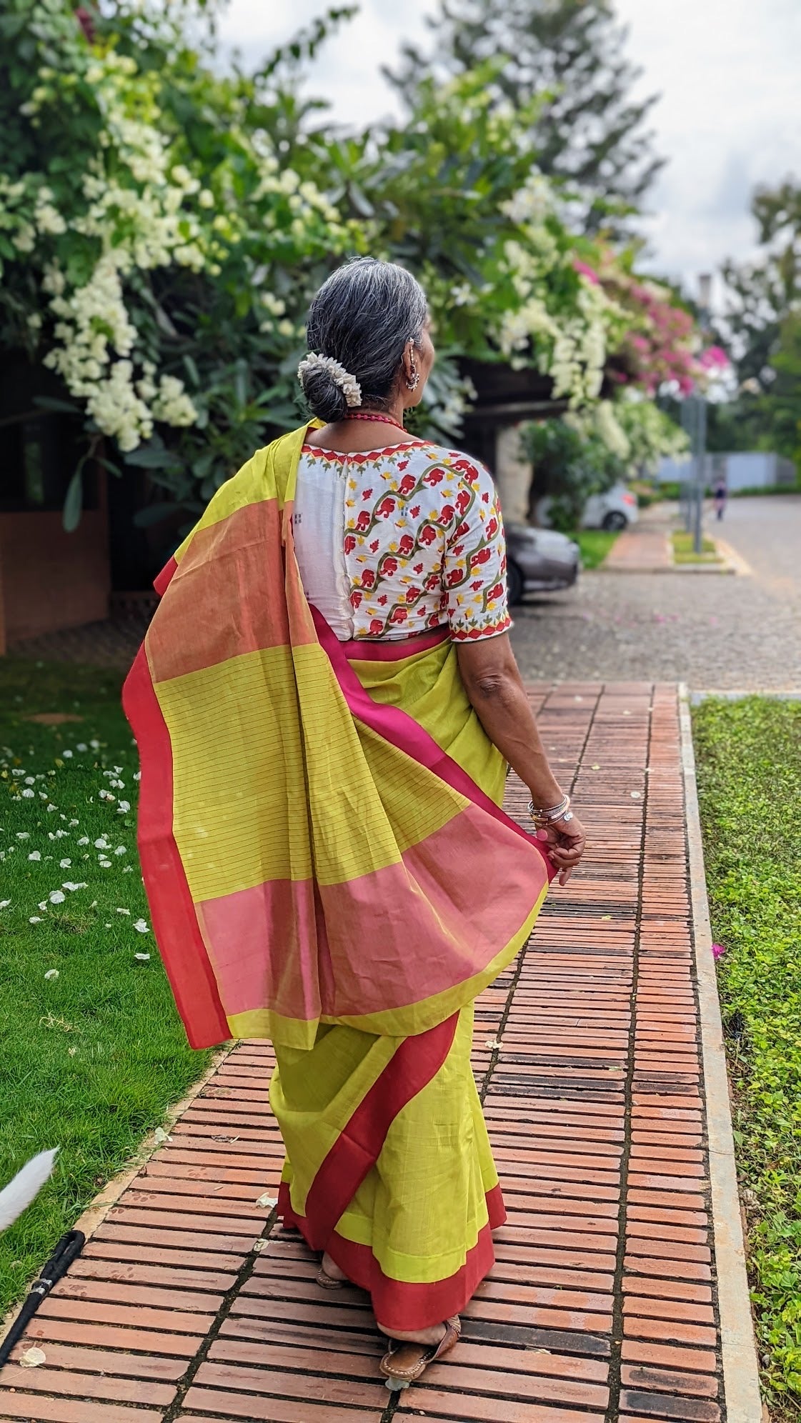 KORAT TECHRI (BLOUSE)
