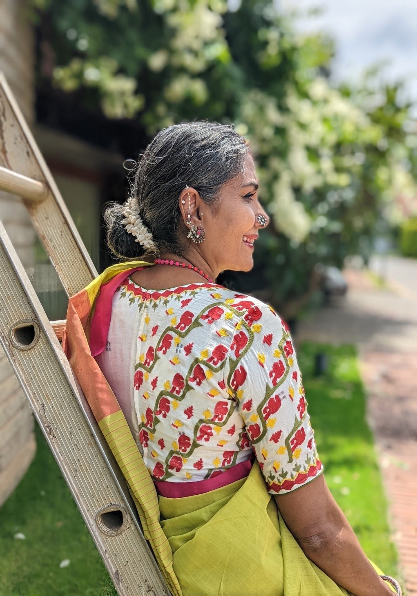 KORAT TECHRI (BLOUSE)