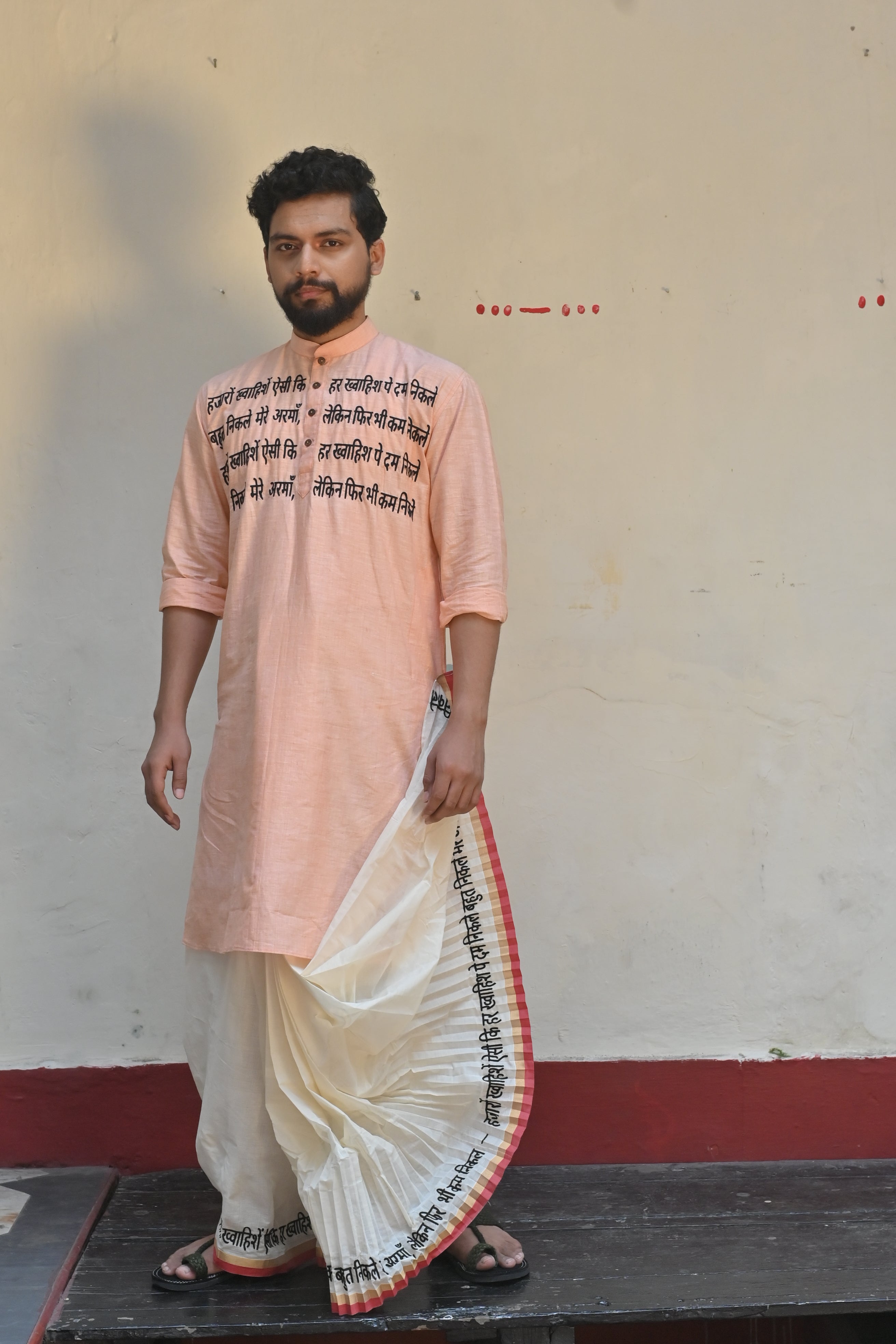 Hazaron Khawaisen Aisi Kurta