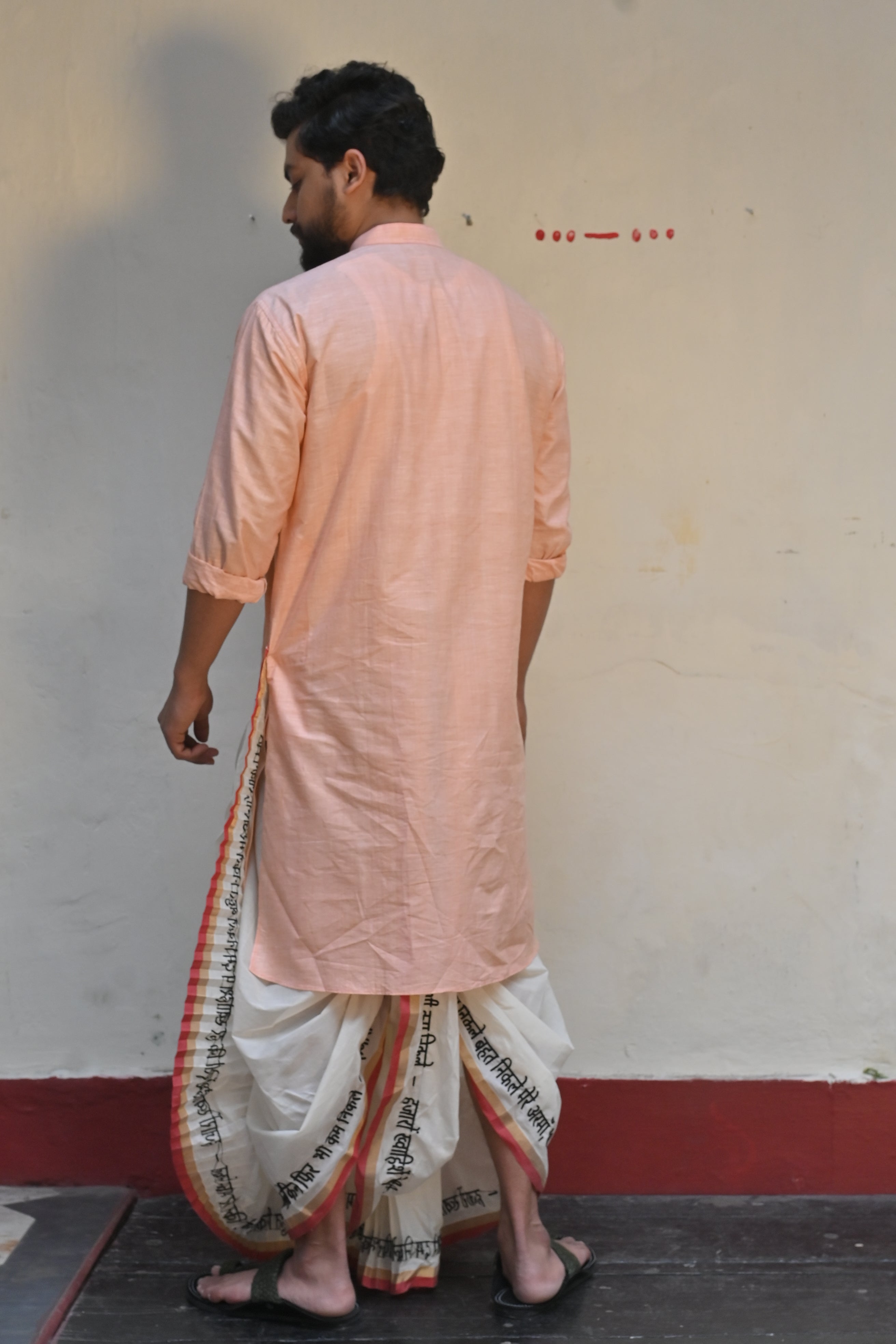 Hazaron Khawaisen Aisi Kurta
