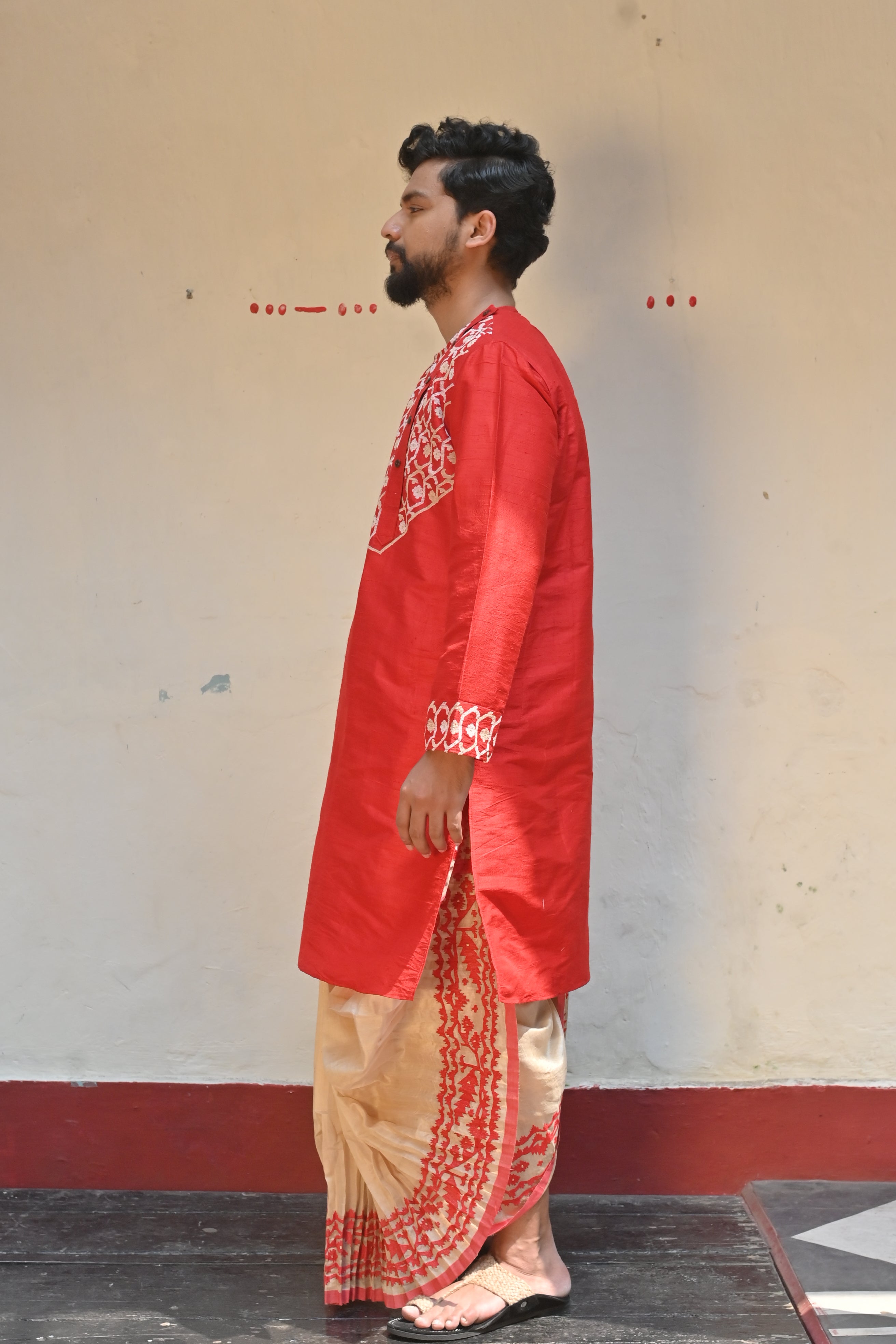 LAAL PAAR TUSSUR DHUTI