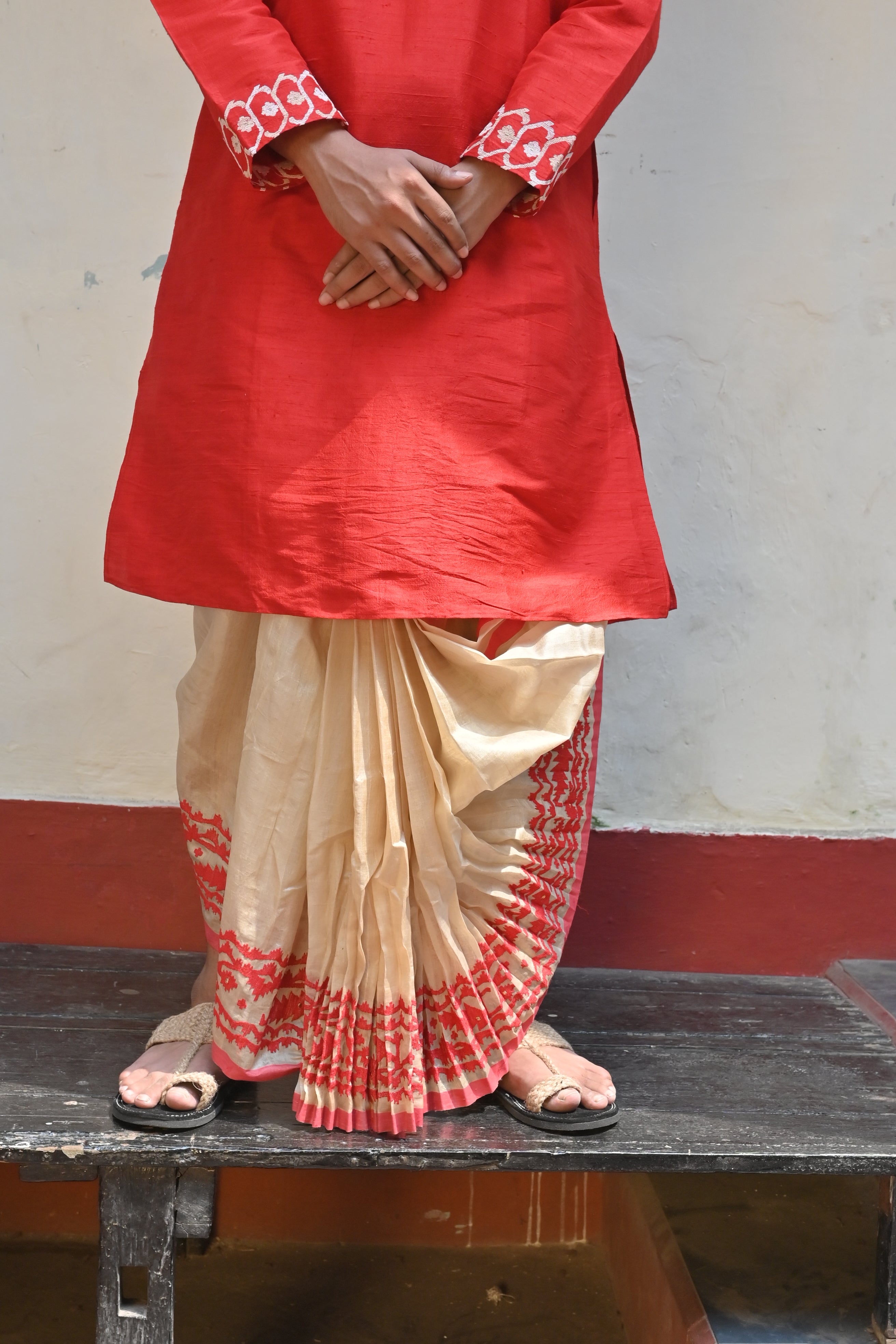 LAAL PAAR TUSSUR DHUTI
