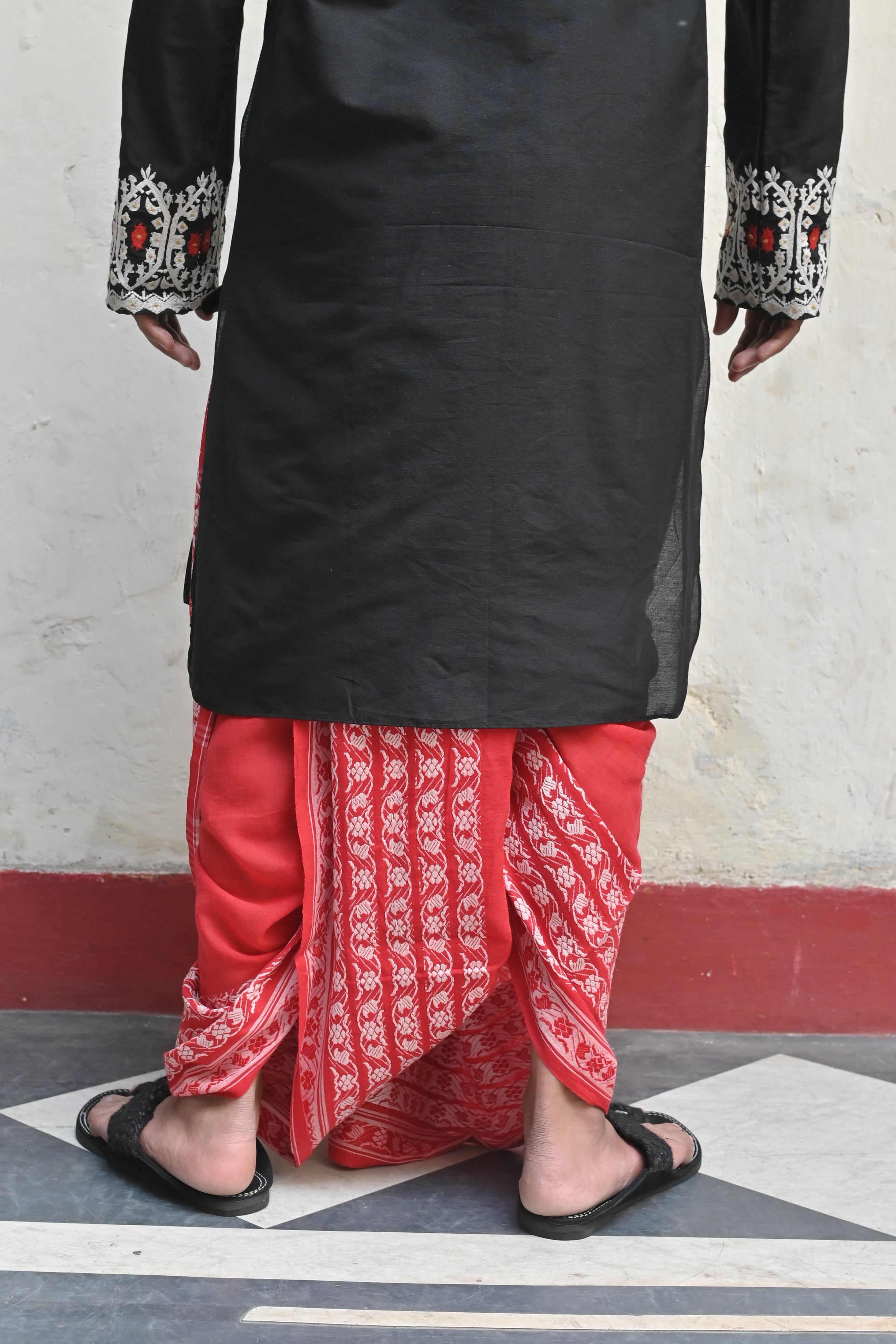 Black Daalim Phool Kurta