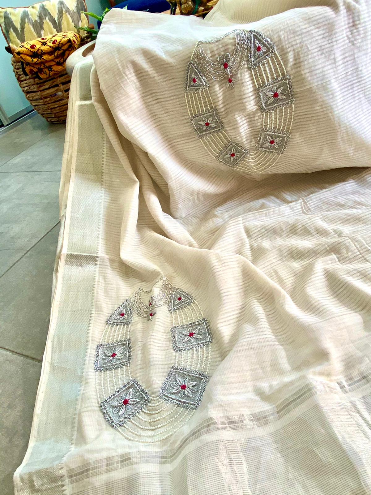 WHITE THAKURER GOYNA