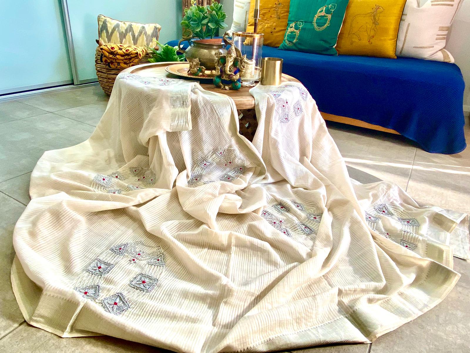WHITE THAKURER GOYNA