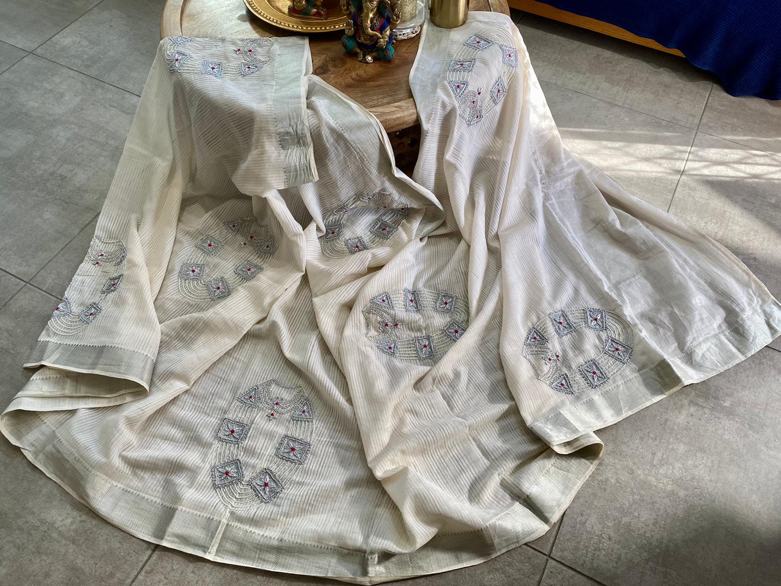 WHITE THAKURER GOYNA
