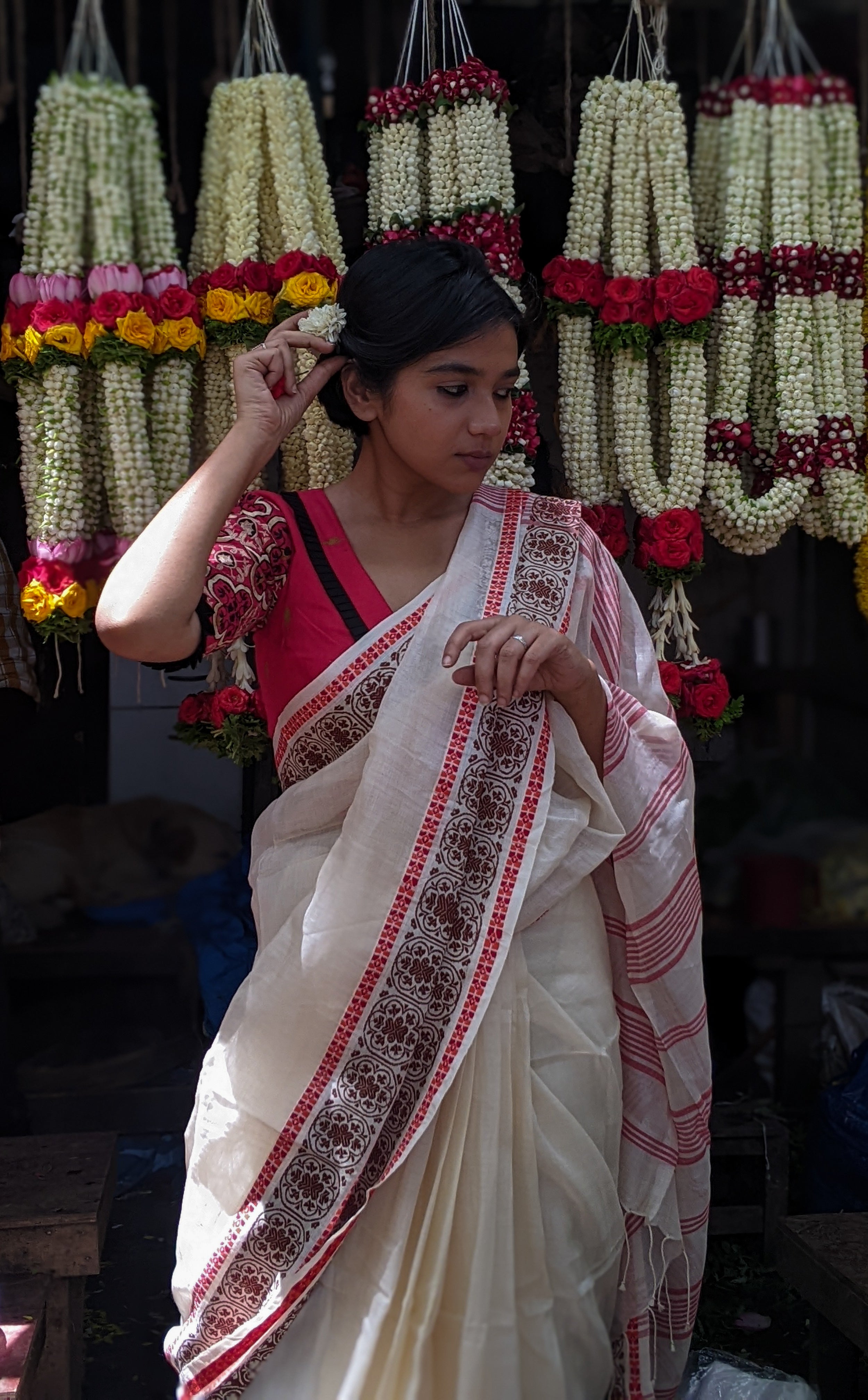 RASHBEHARI AVENUE (SAREE)