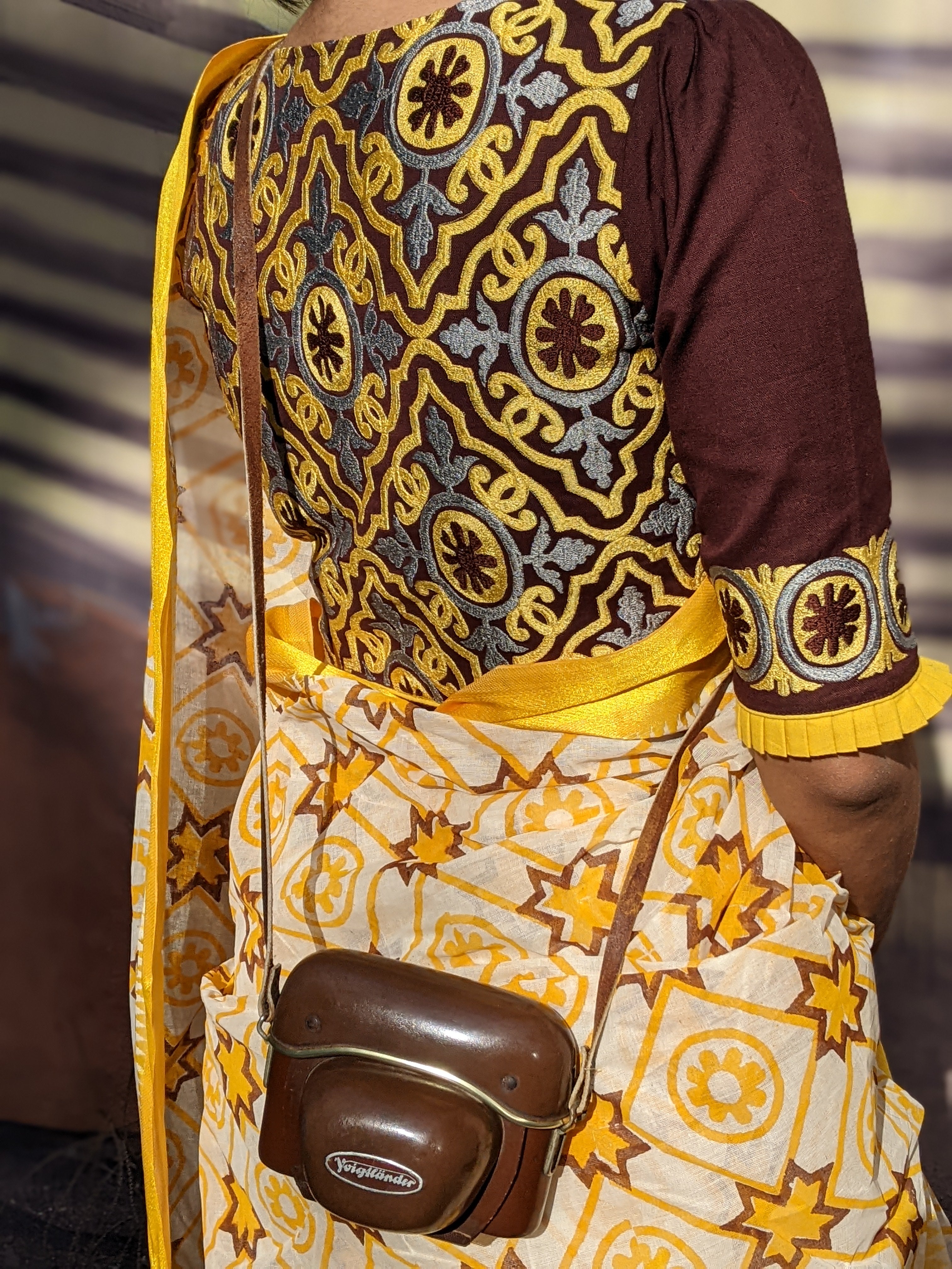 ATHANGUDI BROWN (BLOUSE)