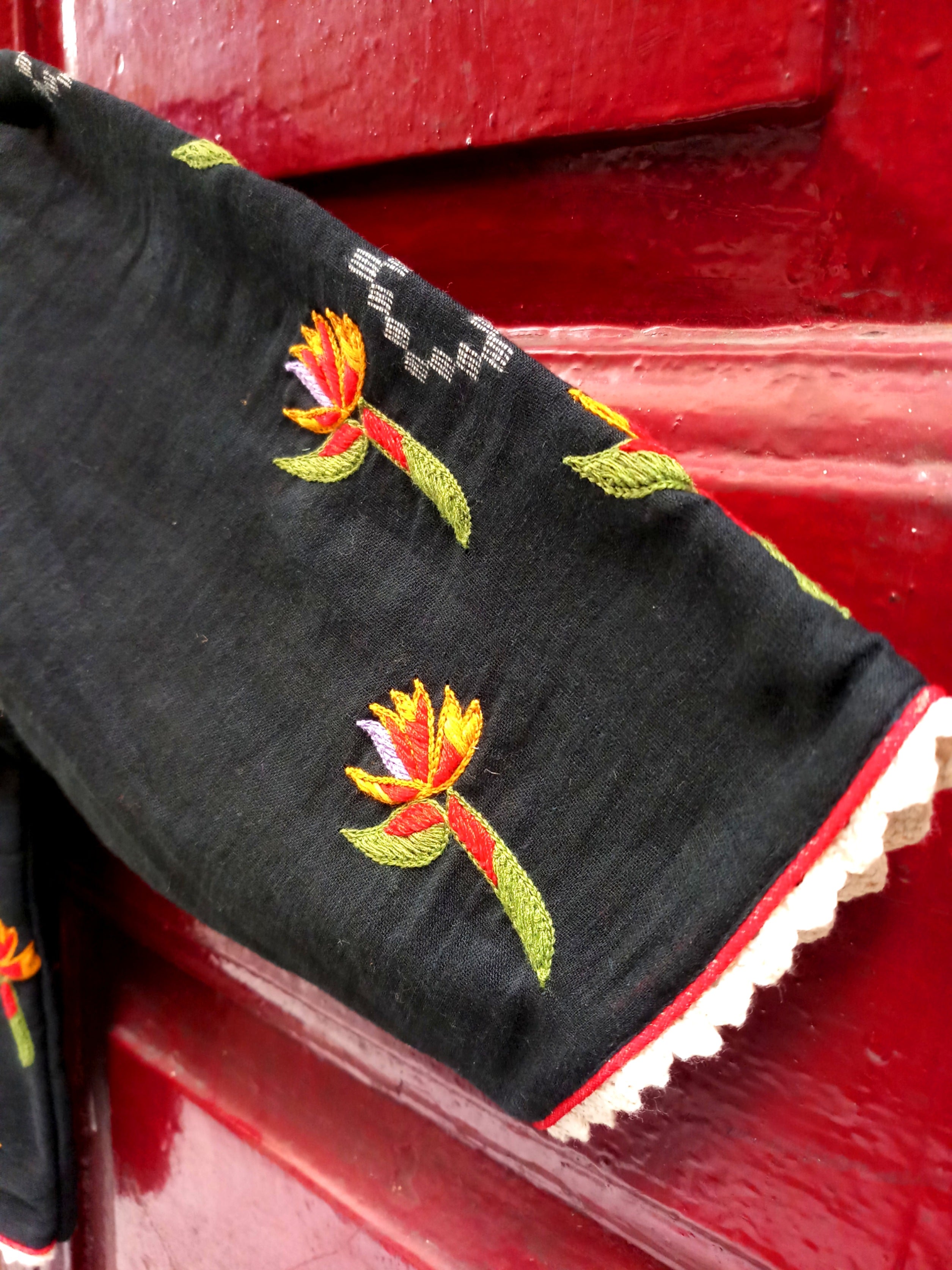 BLACK BIRDS OF PARADISE