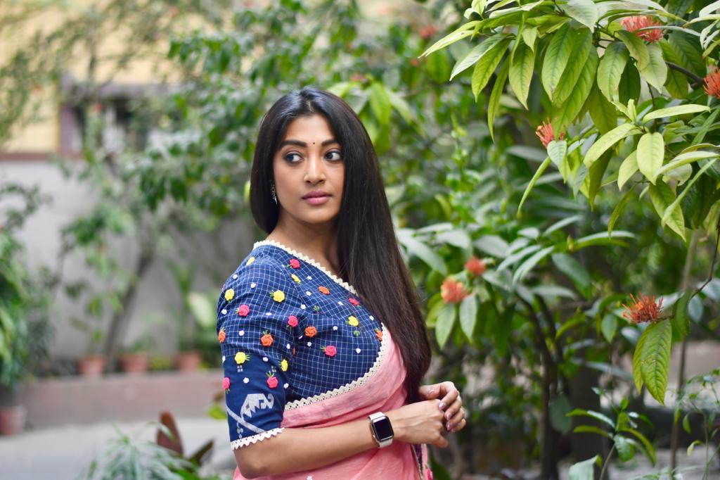 BLUE JAMDANI MULTI ROSE