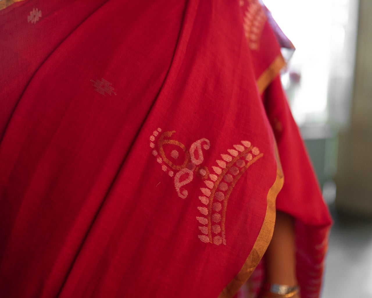RED MAER MUKUT (STR)